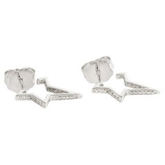 Boucles d'oreilles pendantes en or blanc 18 carats avec diamants pavés en forme de demi-étoile