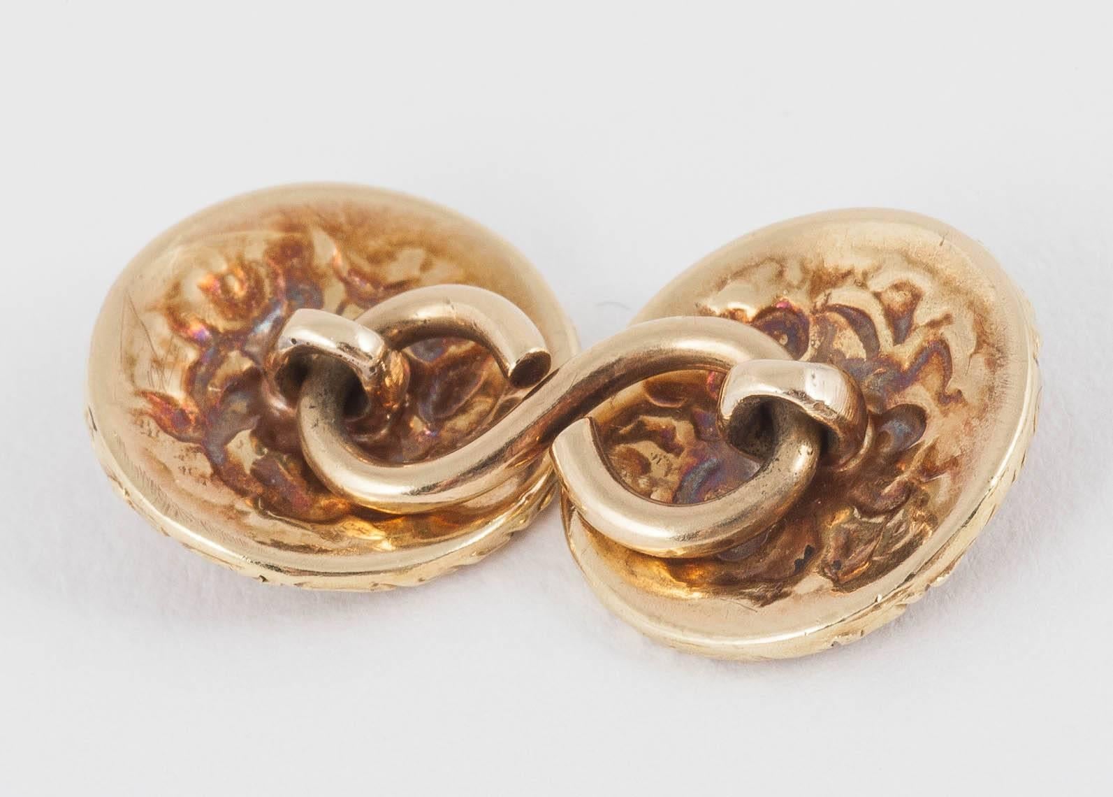 Carved Gold Floral Design Cufflinks with Turquoise Centre, English circa 1840 In Good Condition For Sale In London, GB