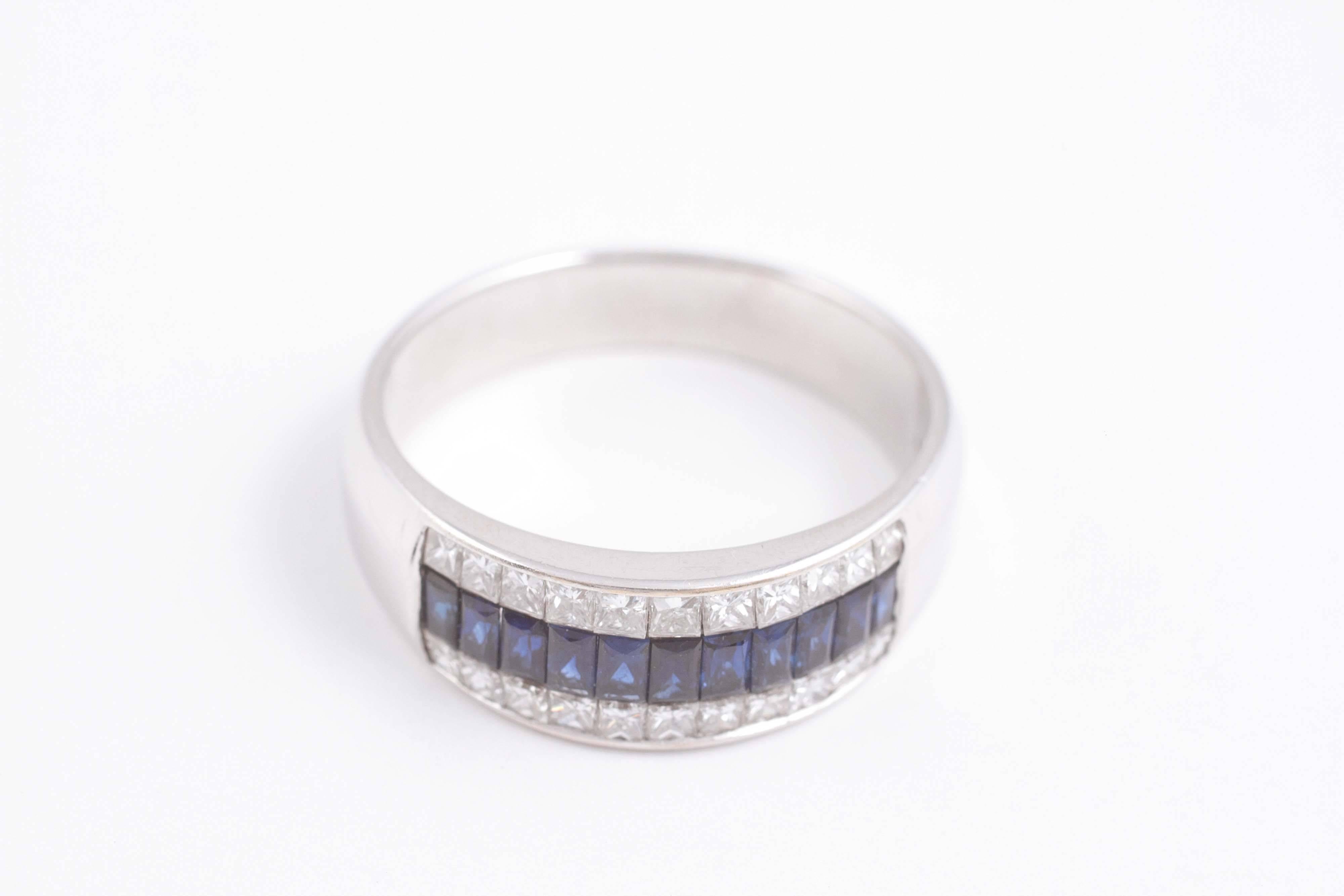Women's or Men's 0.92 Carats Blue Sapphires 1.00 Carats Diamonds White Gold Ring