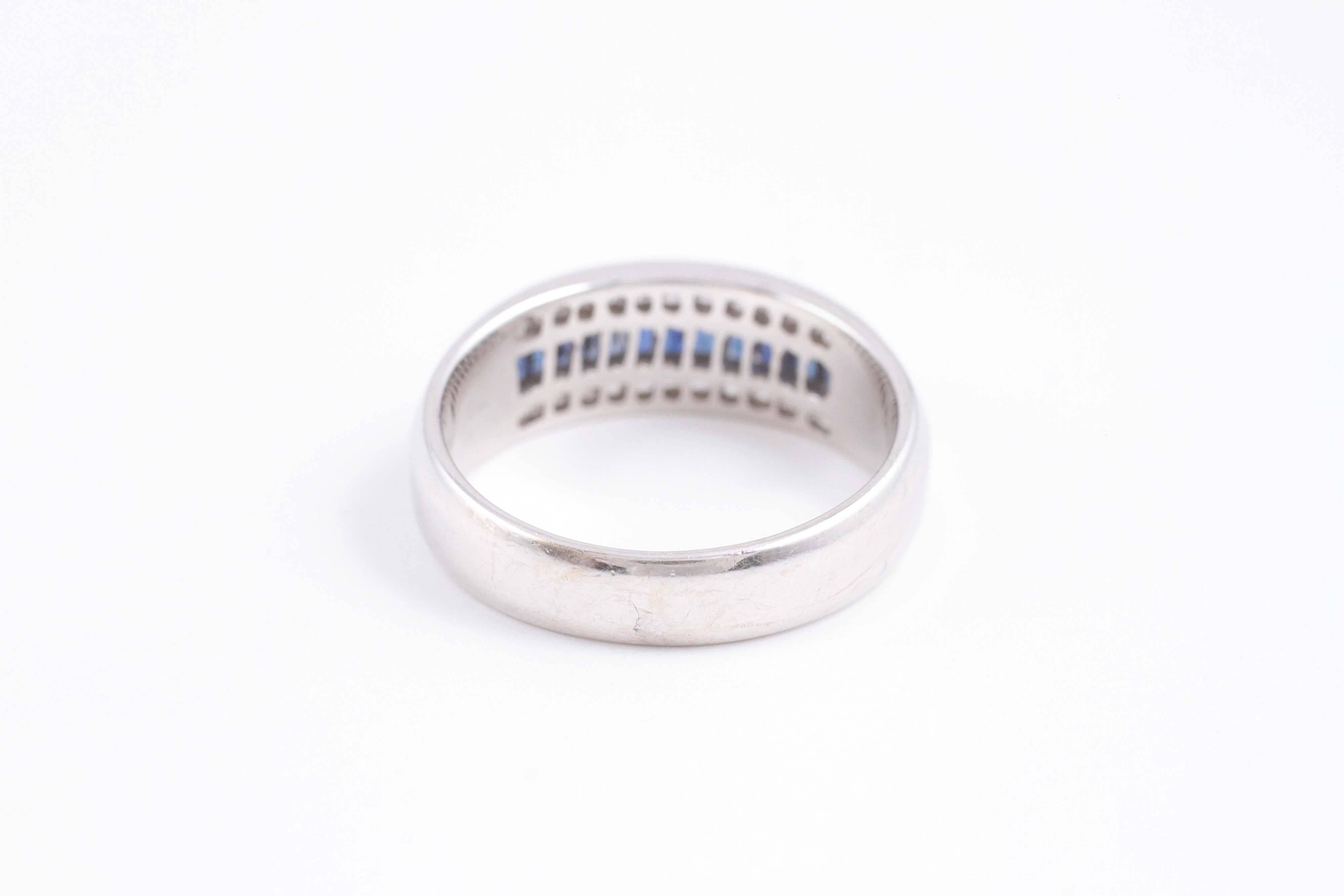 0.92 Carats Blue Sapphires 1.00 Carats Diamonds White Gold Ring 1