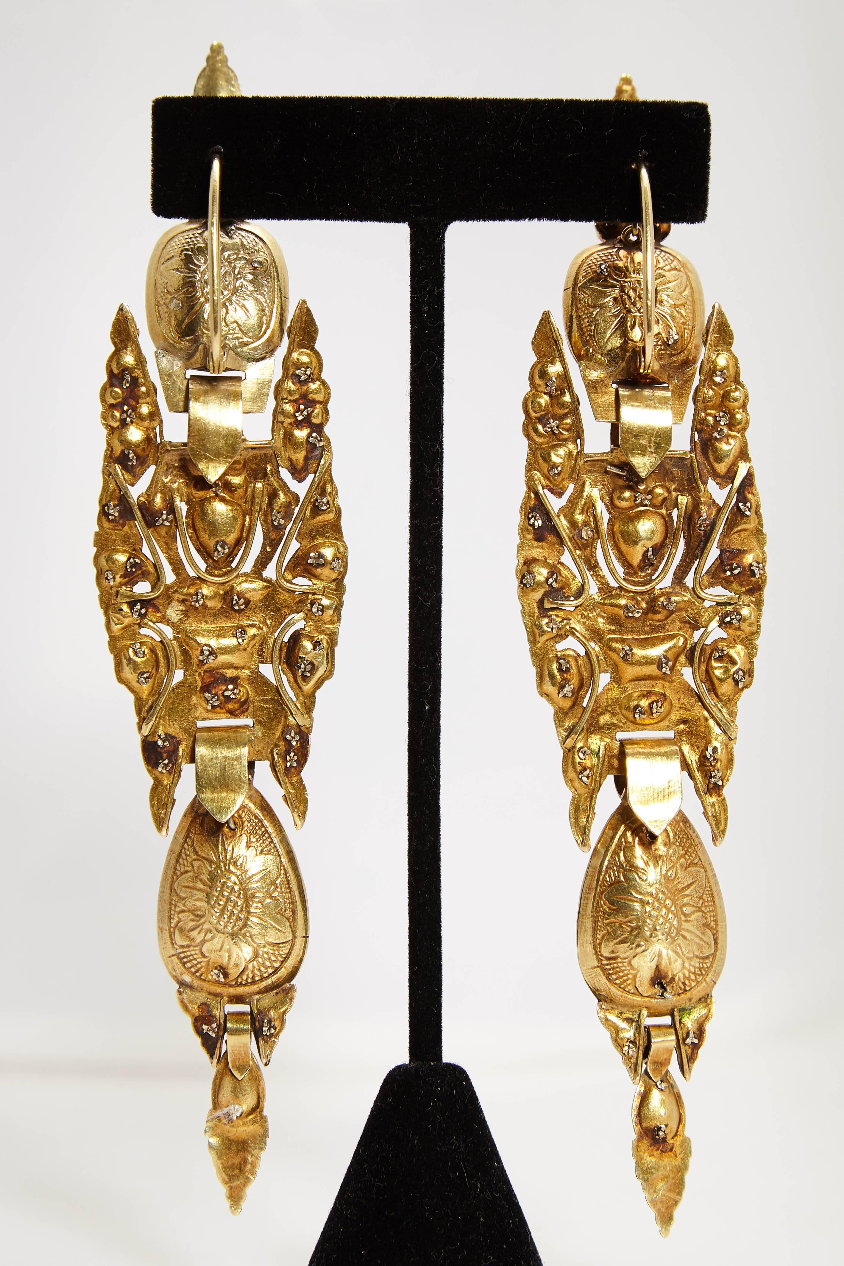 Women's 1850s Antique Iberian Amethyst Gold Ear Pendants 