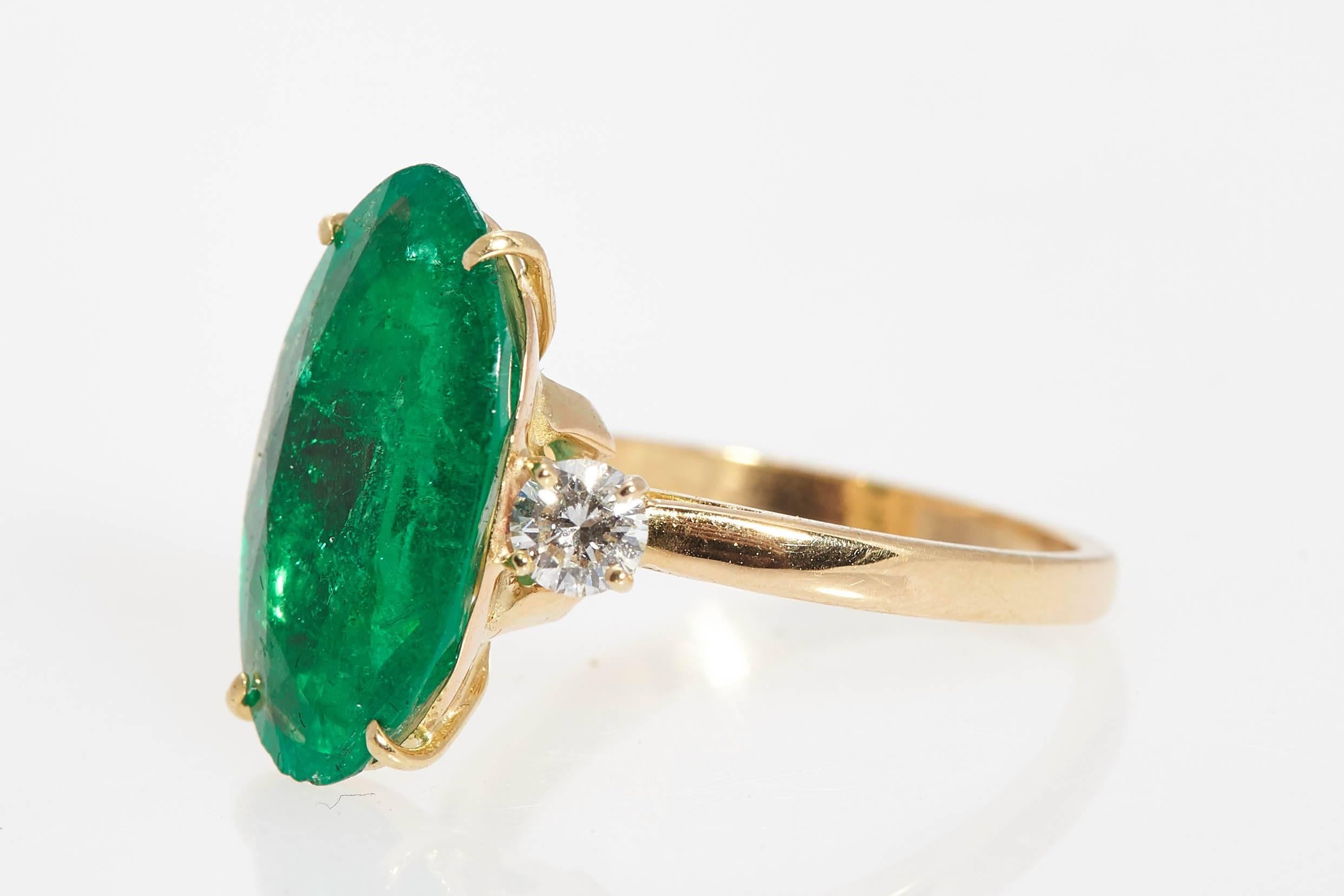 Emerald Diamond Ring In Good Condition In New York, NY
