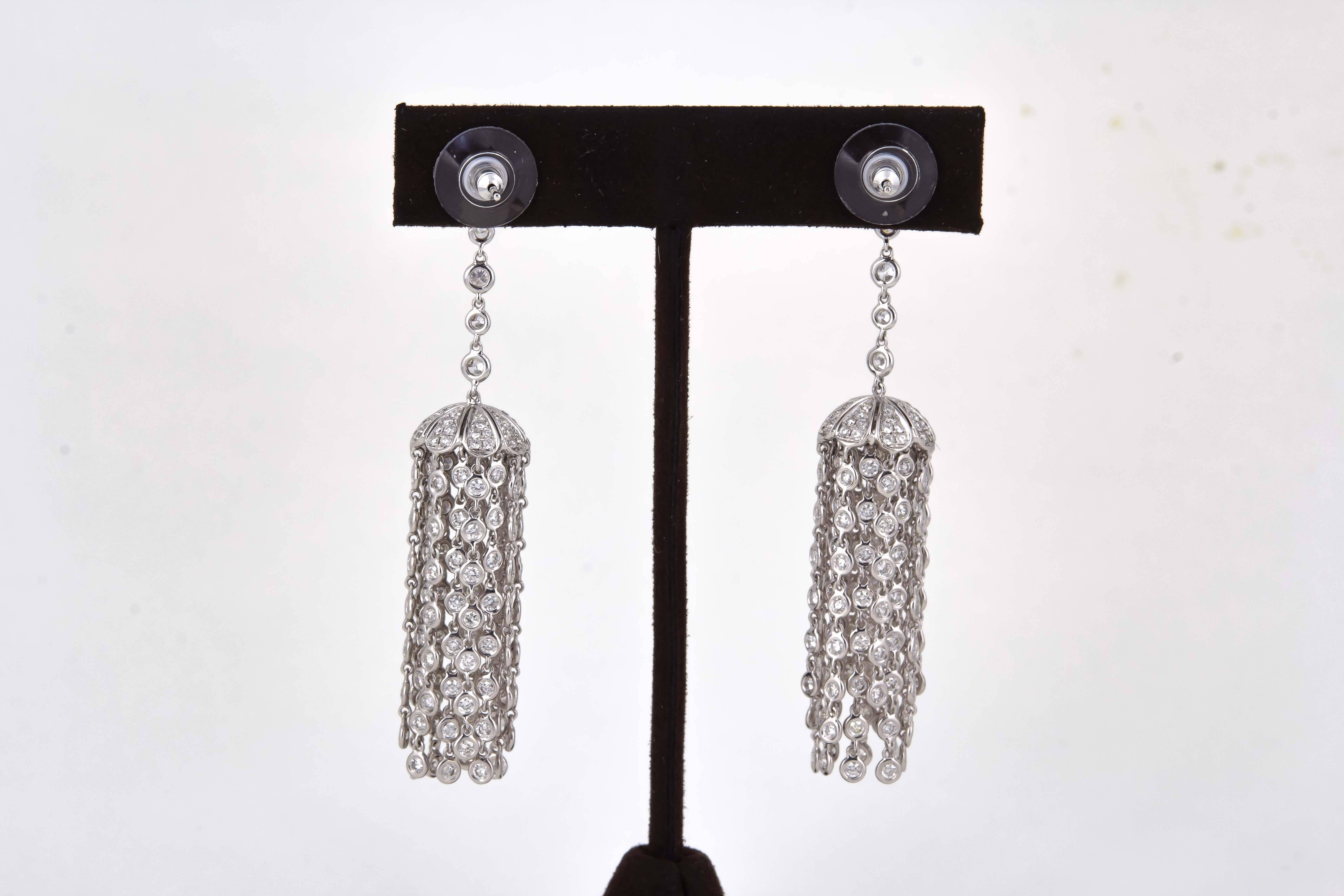 Diamond Scene Diamond Gold Tassel Earrings In New Condition For Sale In New York, NY