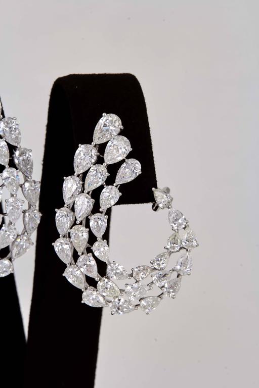 Diamond Scene Stunning Pear Shaped Diamond Gold Swirl Earrings In New Condition For Sale In New York, NY
