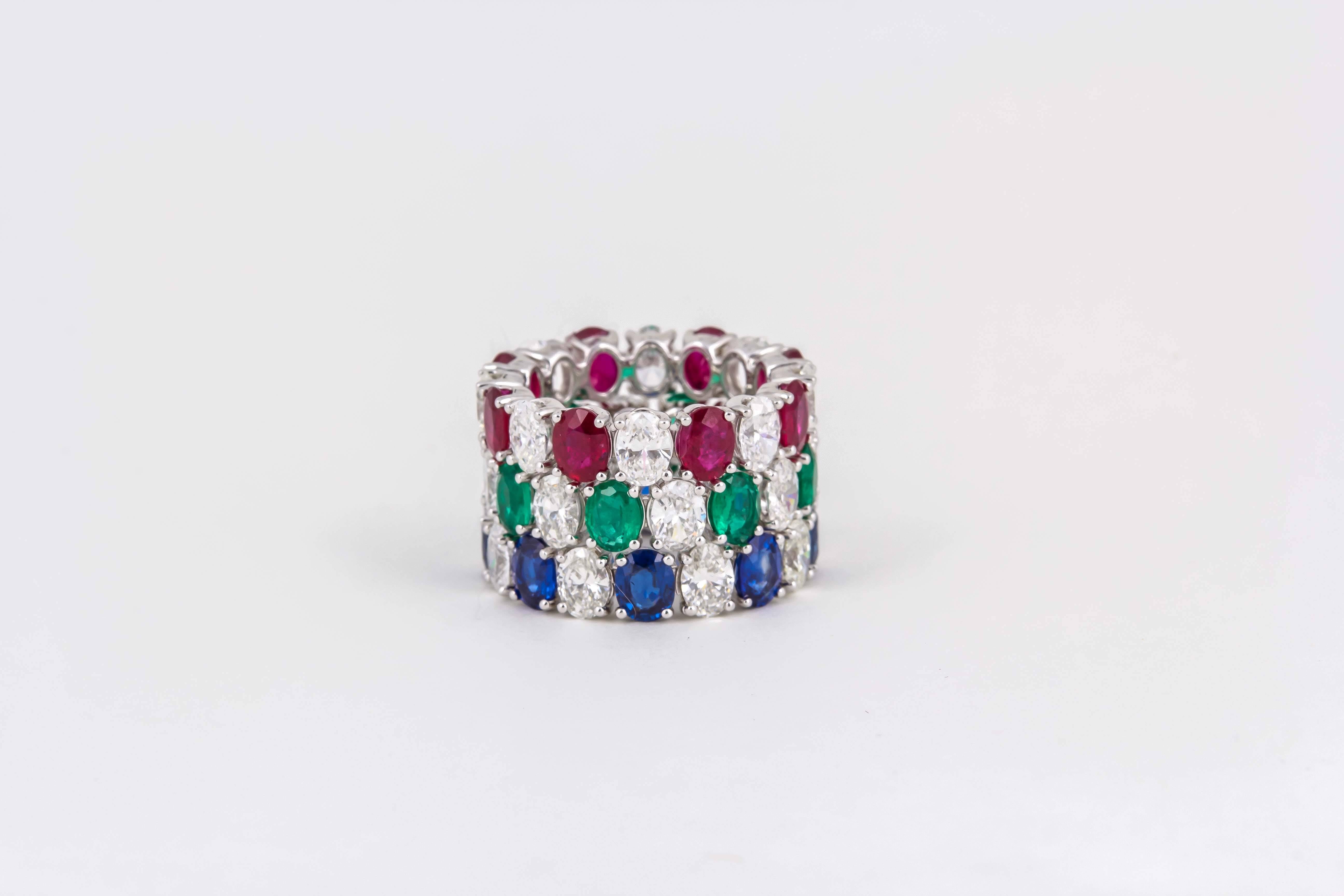 Set ovaler Saphir-Rubin-Smaragd-Diamant-Eternity-Ringe im Zustand „Neu“ in New York, NY