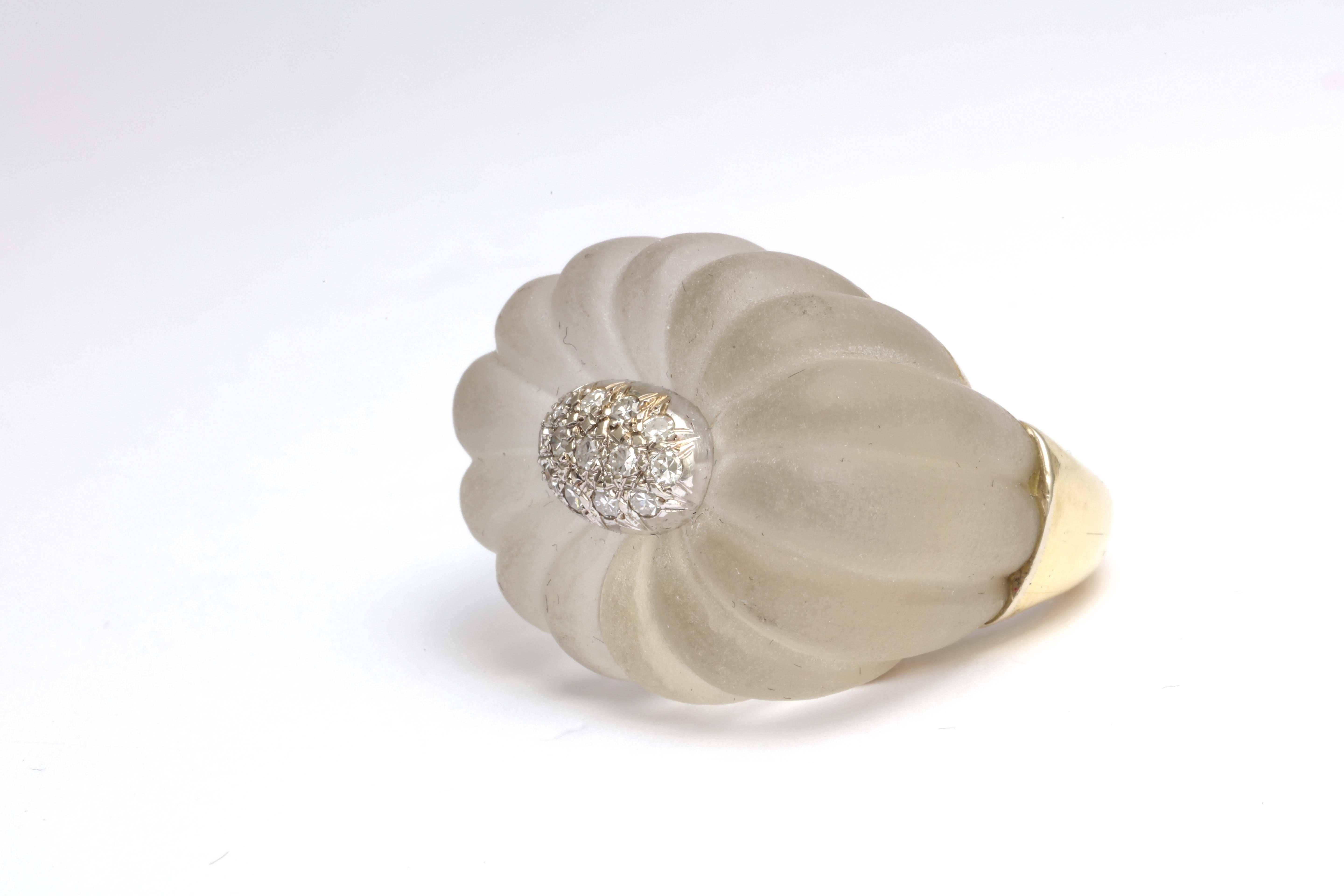 Frosted Rock Crystal Diamond Rosette Gold Ring In Excellent Condition In New York, NY