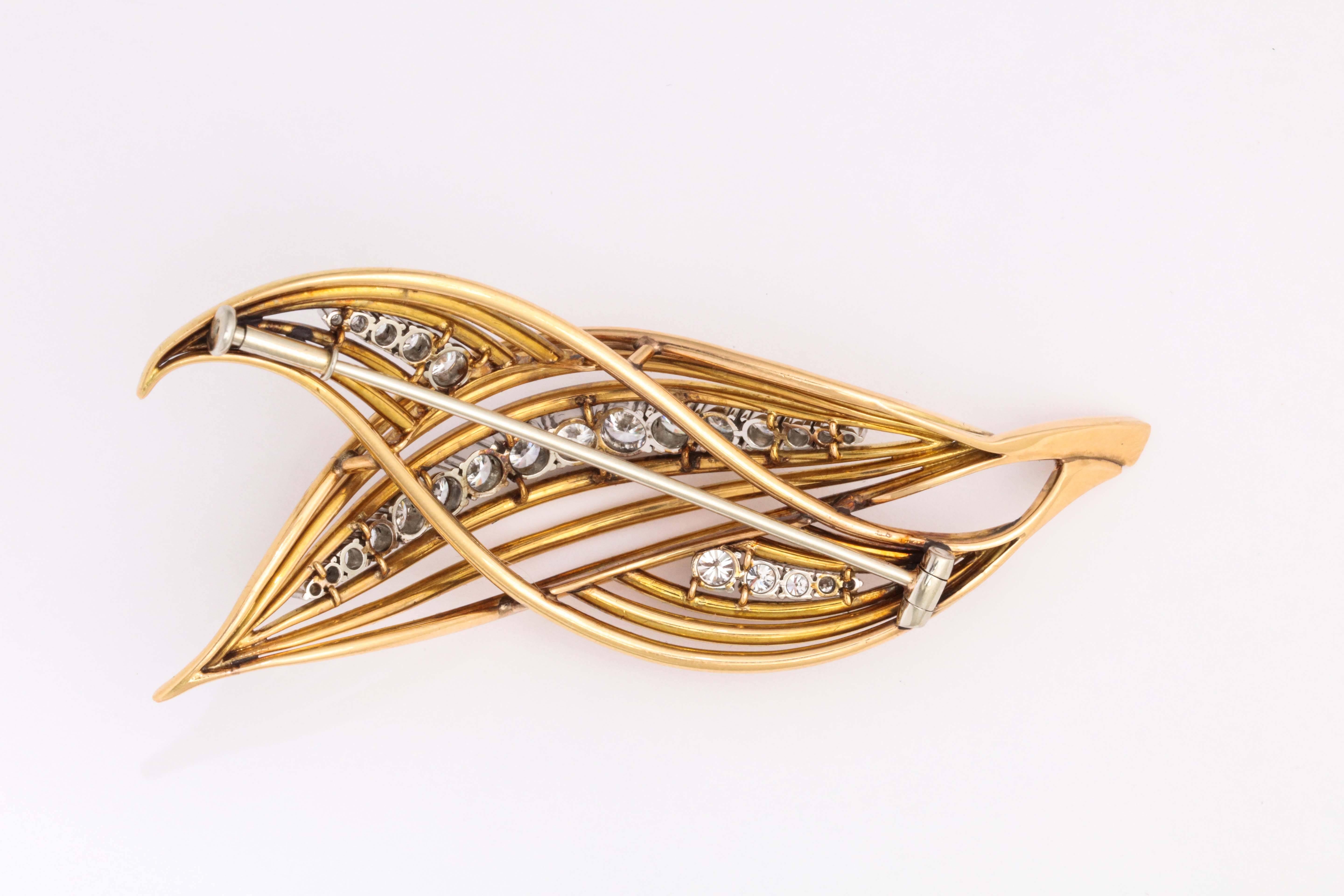 1950s Elegant Diamond Gold Double Leaf Pin In Excellent Condition For Sale In New York, NY