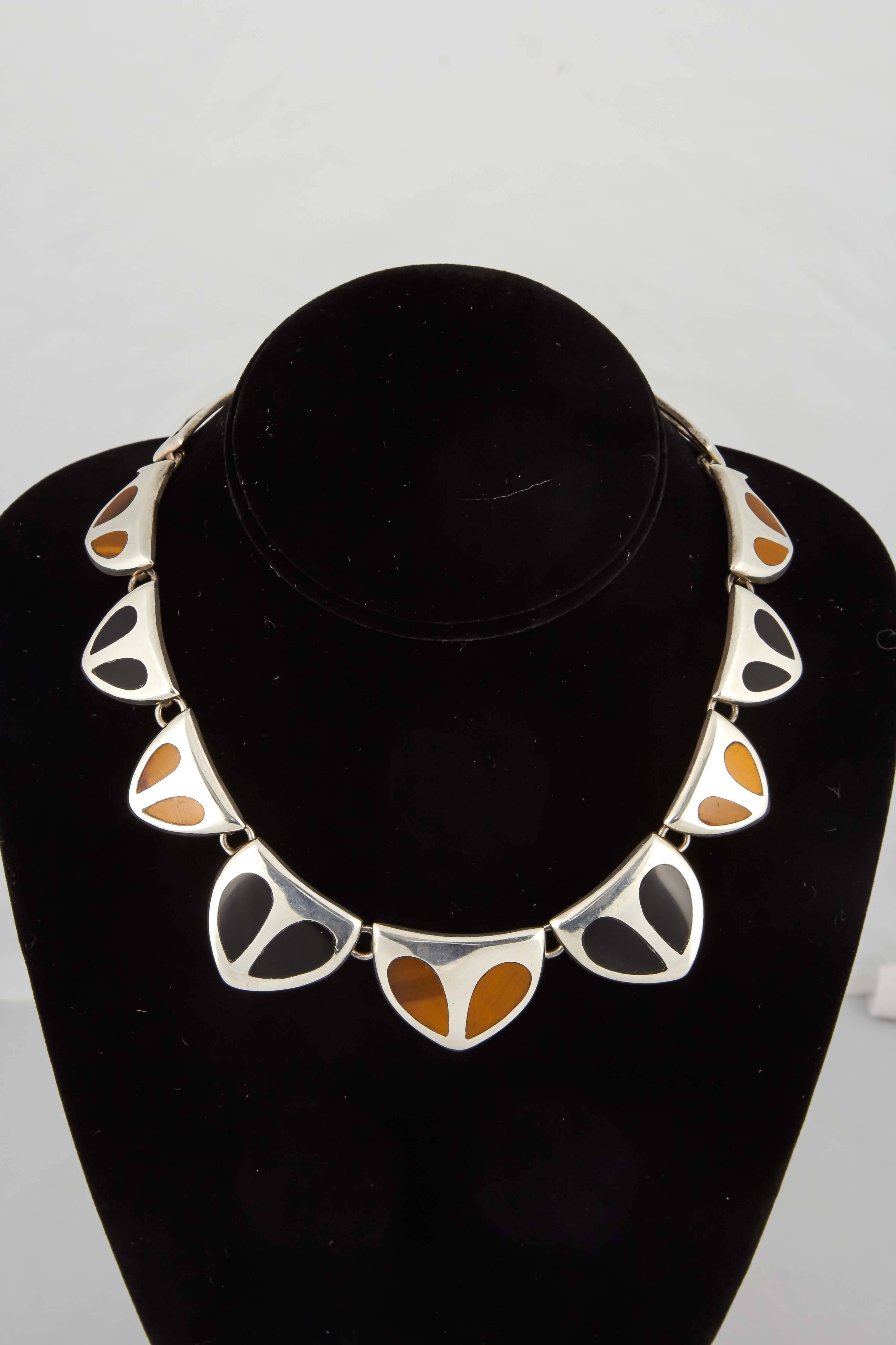 1970s Inlaid Tiger's Eye With Inlaid Onyx Cleopatra Sterling Silver Necklace In Excellent Condition In New York, NY