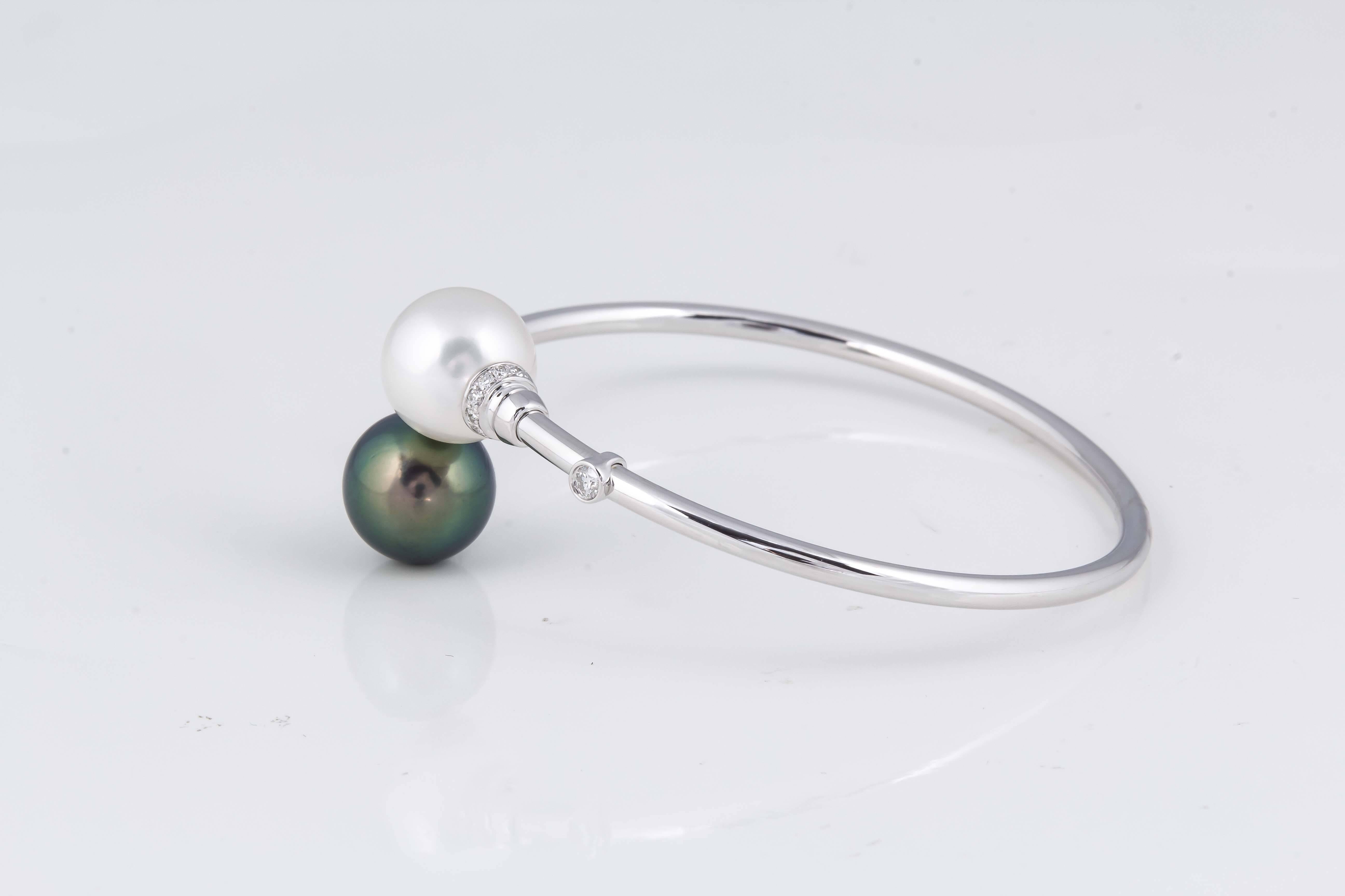 South Sea Tahitian Pearl Diamond Bypass Bangle 18K White Gold  In New Condition For Sale In New York, NY