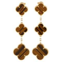Van Cleef & Arpels Alhambra, orecchini pendenti con occhio di tigre in oro giallo 18 carati