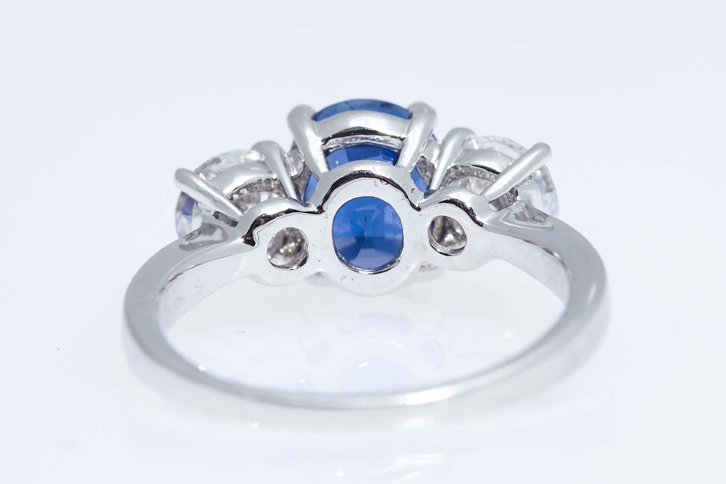 Ceylon Blue 2.74 Carat Oval Sapphire Diamond Platinum Ring with AGL Certificate For Sale 1