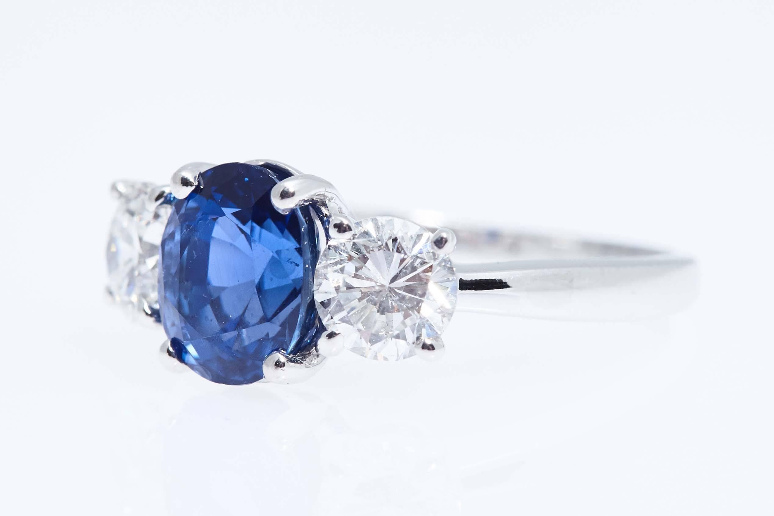 Modern Ceylon Blue 2.74 Carat Oval Sapphire Diamond Platinum Ring with AGL Certificate For Sale