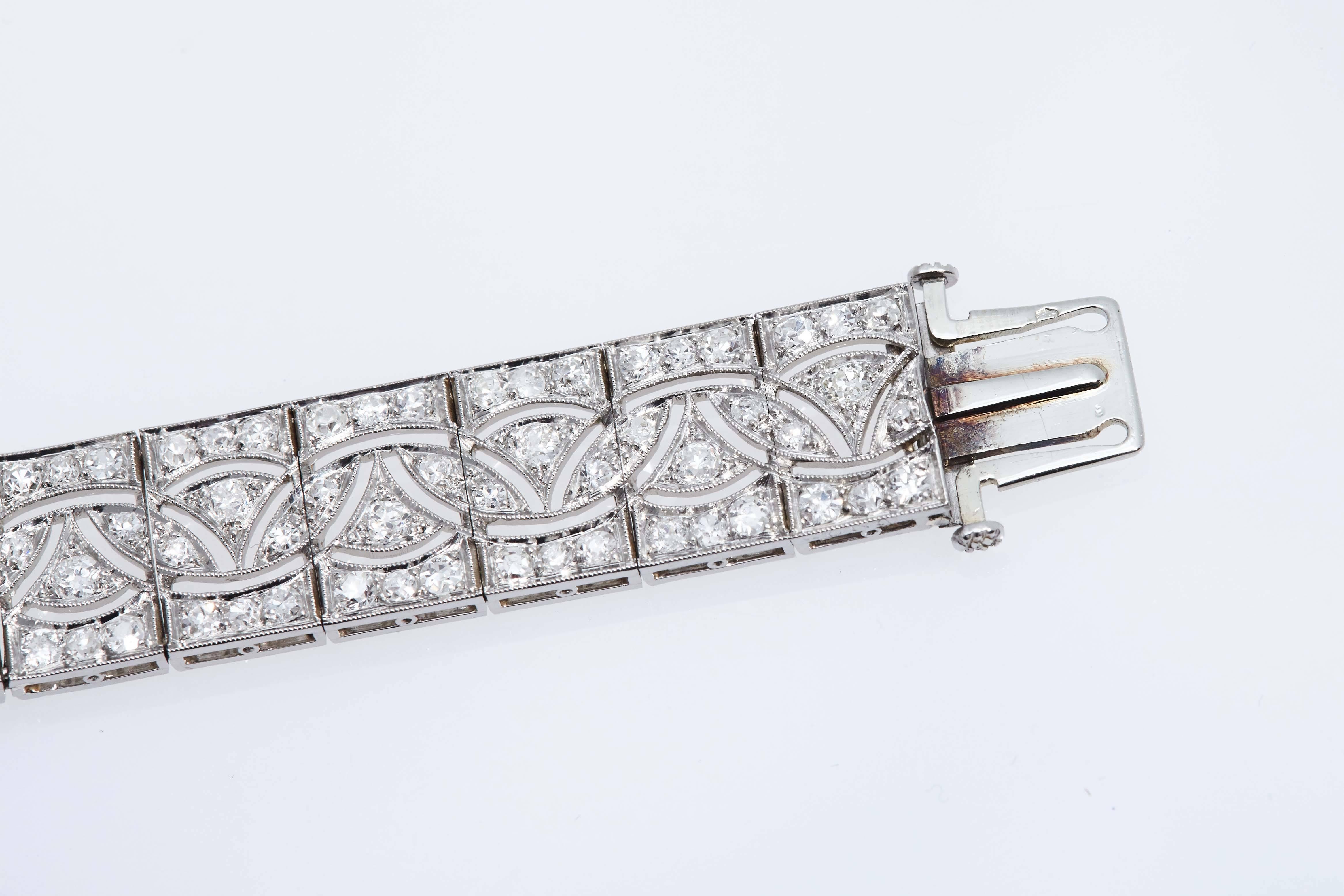 Art Deco Platinum and Diamond Bracelet In Good Condition For Sale In New York, NY