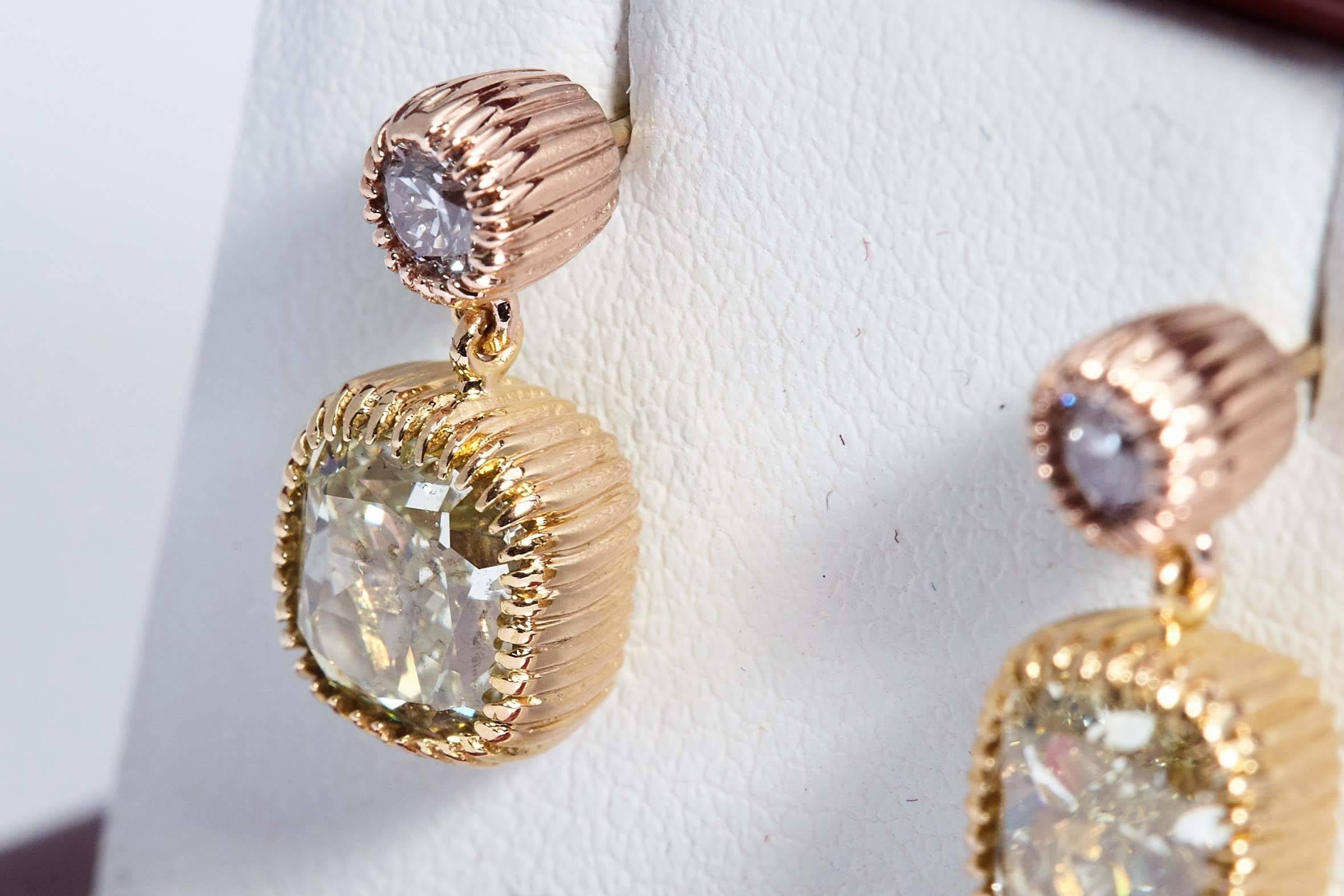 GIA Yellow Cushion and Round Pink Diamonds 3.25 Carat Dangling Gold Earrings In New Condition For Sale In New York, NY