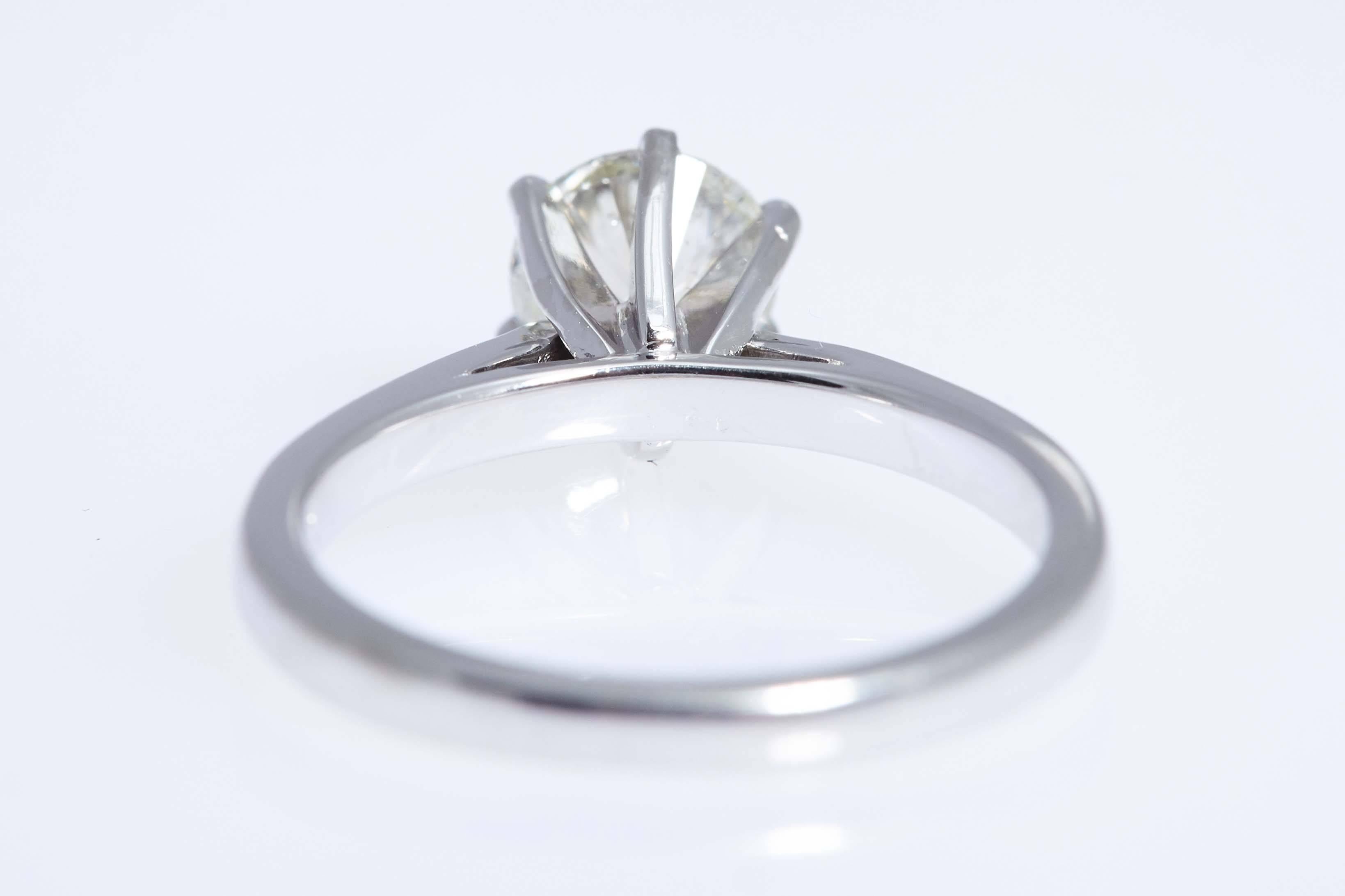  Solitaire Round Diamond Platinum Engagement Ring In Good Condition For Sale In New York, NY