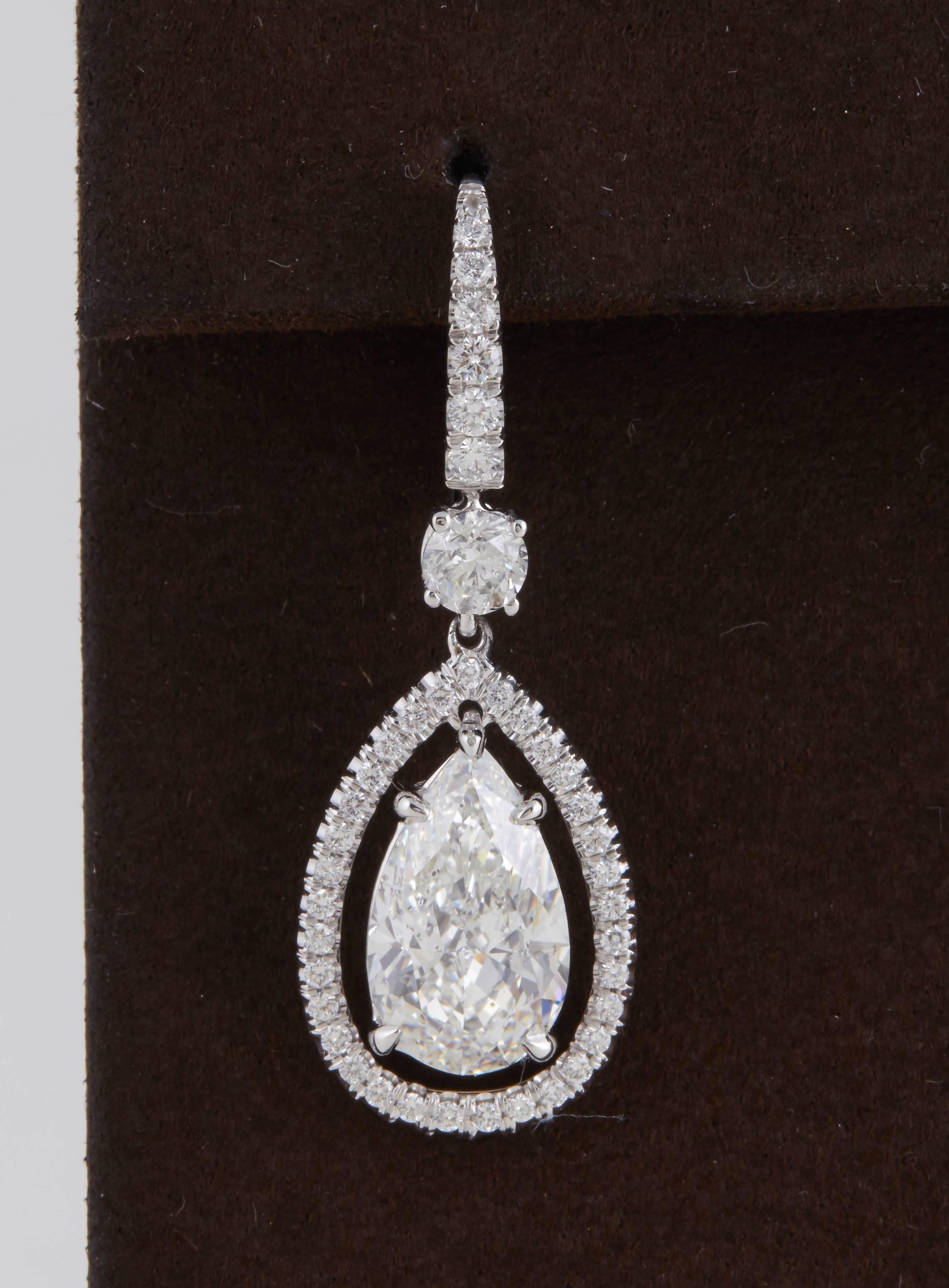 GIA Certified Pear Shaped Diamond Drop Earrings In New Condition In New York, NY