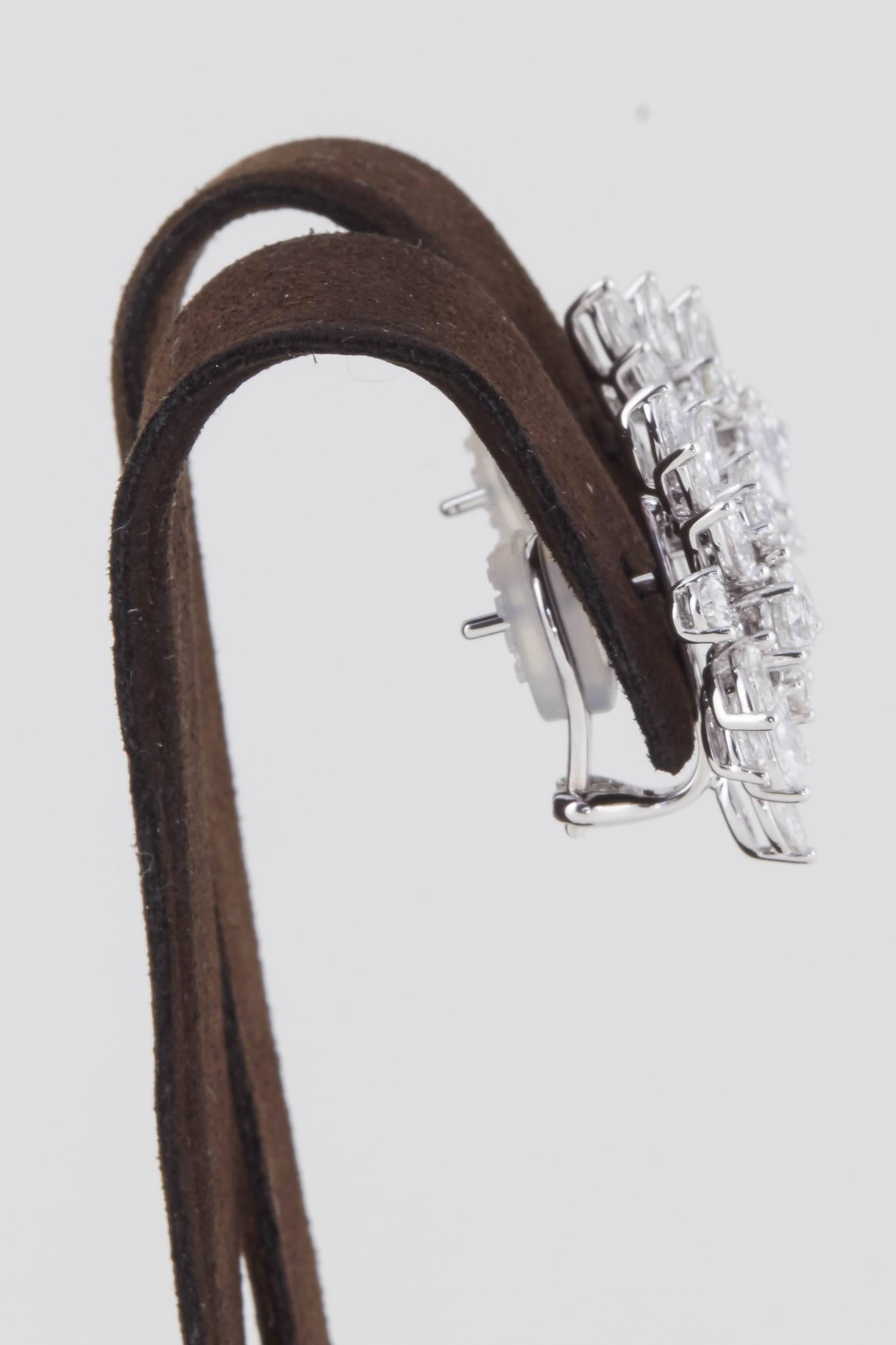 Boucles d'oreilles grappe classiques de diamants Pour femmes en vente