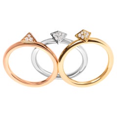 Anillo apilable de oro tricolor de 14 quilates con diamantes de 1/3 qtw