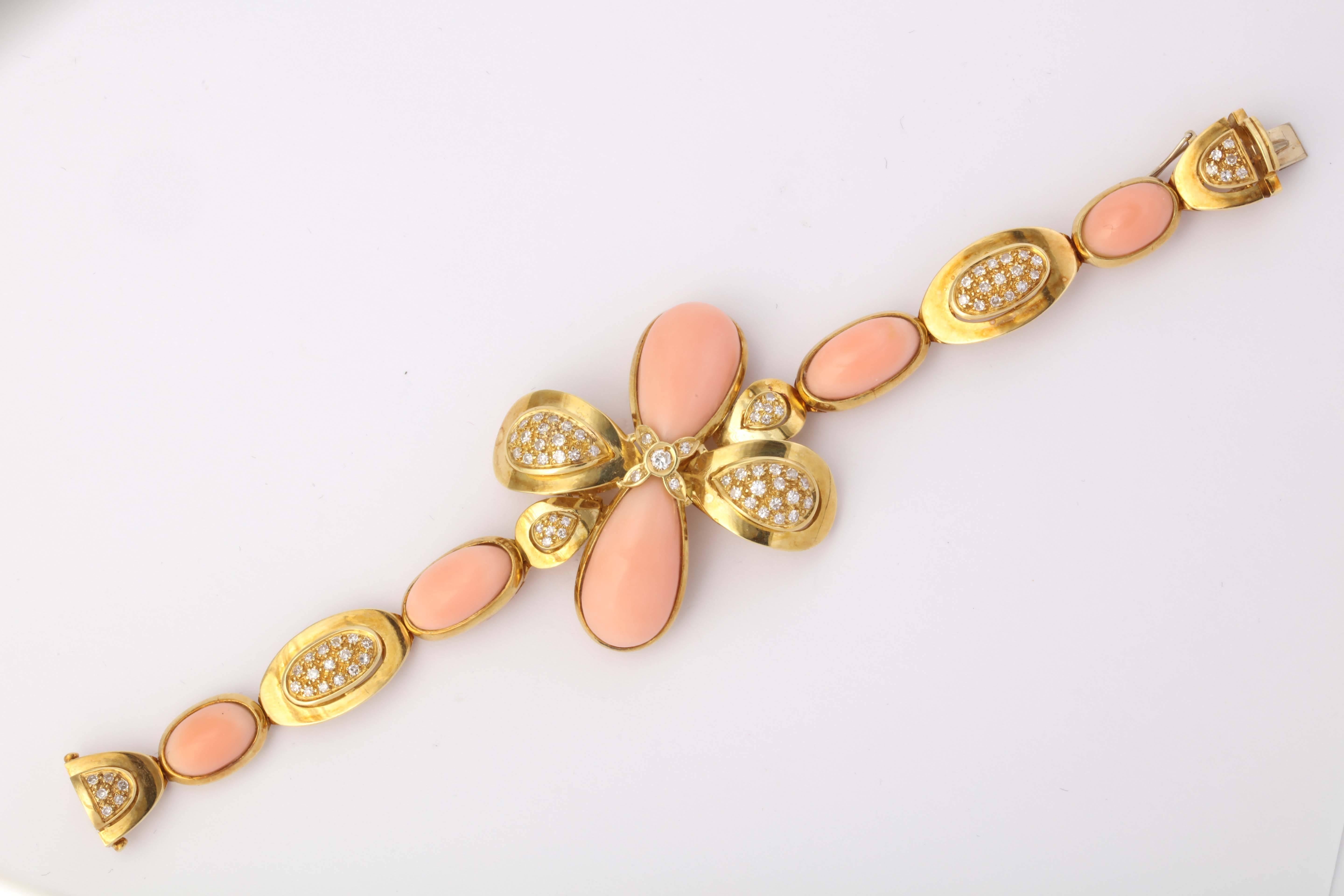 1960s Italian Angel Skin Coral Diamond Floret Gold Flexible Bracelet In Excellent Condition In New York, NY