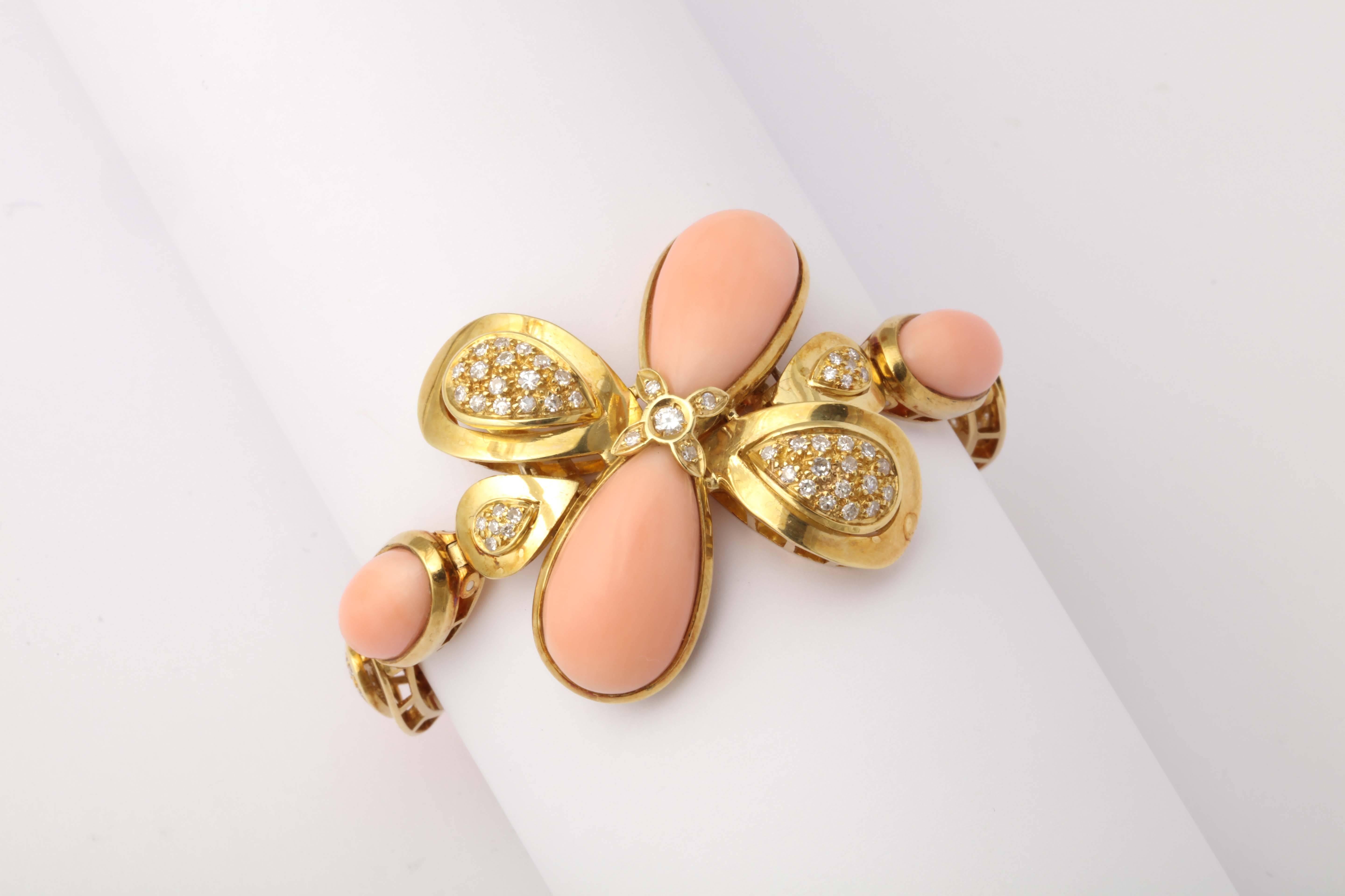 1960s Italian Angel Skin Coral Diamond Floret Gold Flexible Bracelet 4
