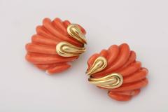 1970s Wander France Fluted Coral And Textured Gold Shell Design Earclips