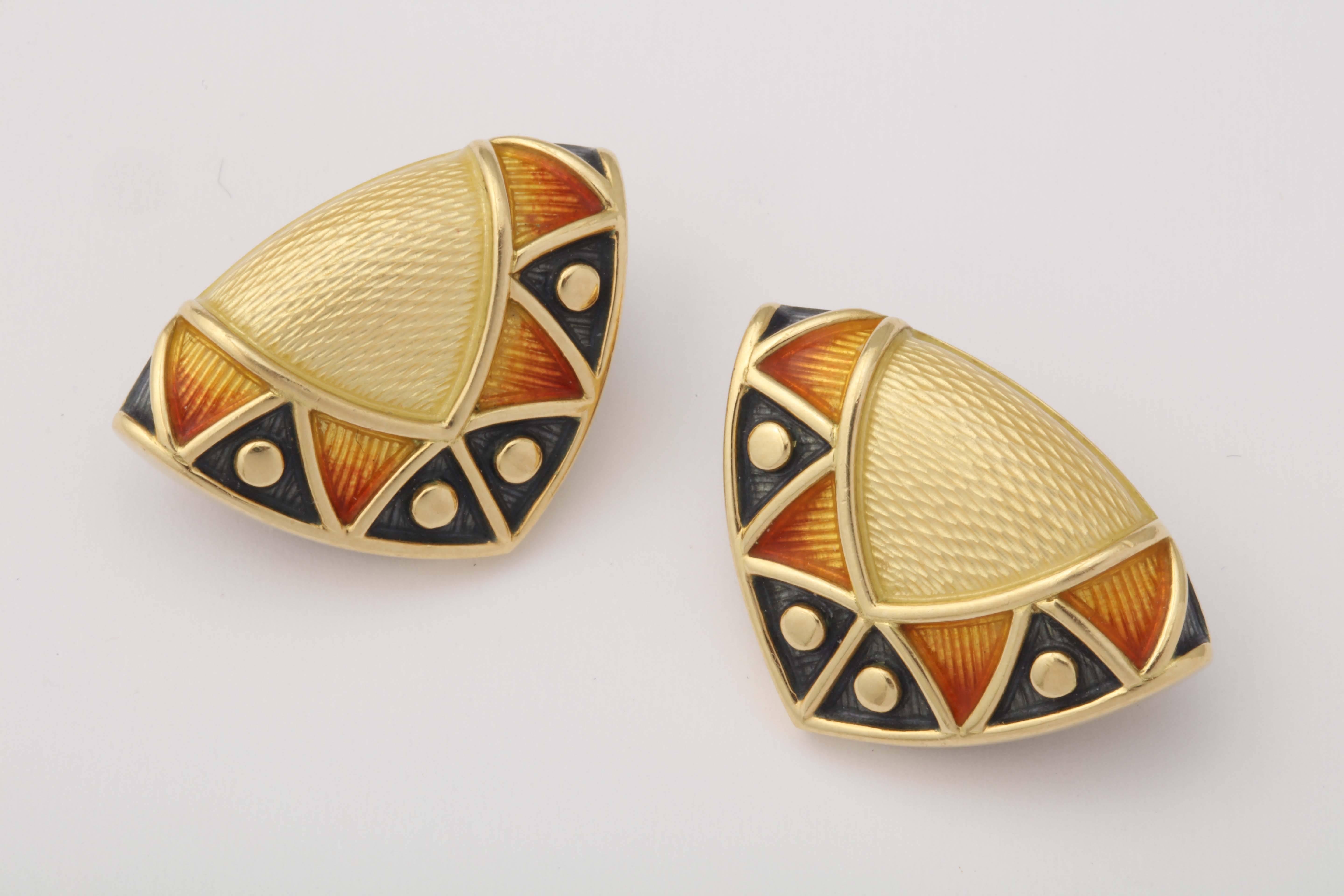 1980s De Vroomen England Yellow And Amber Enamel Shield Gold Earclips In Excellent Condition In New York, NY