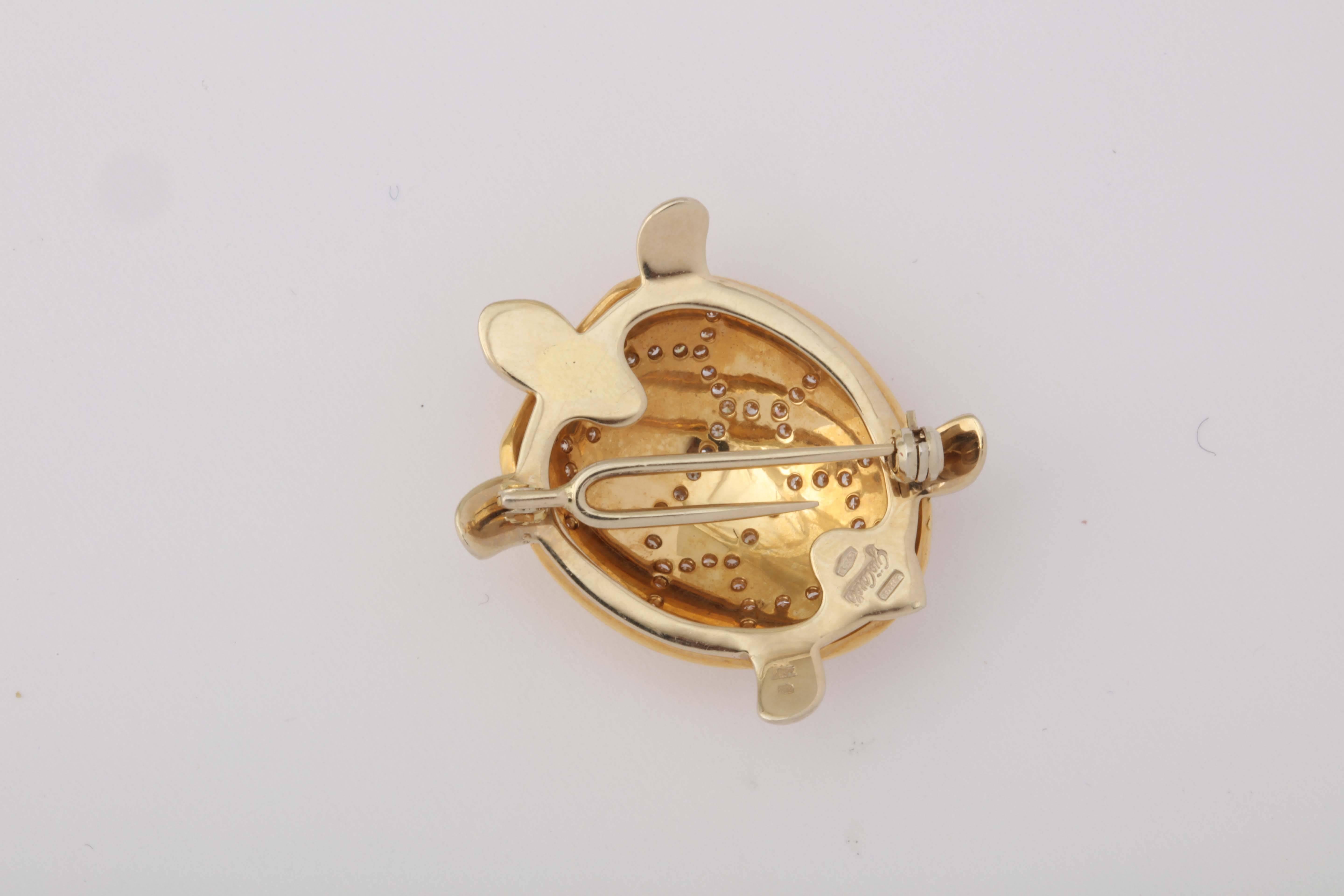 1990s GioCaroli  Figural diamond gold Turtle pin In Excellent Condition In New York, NY
