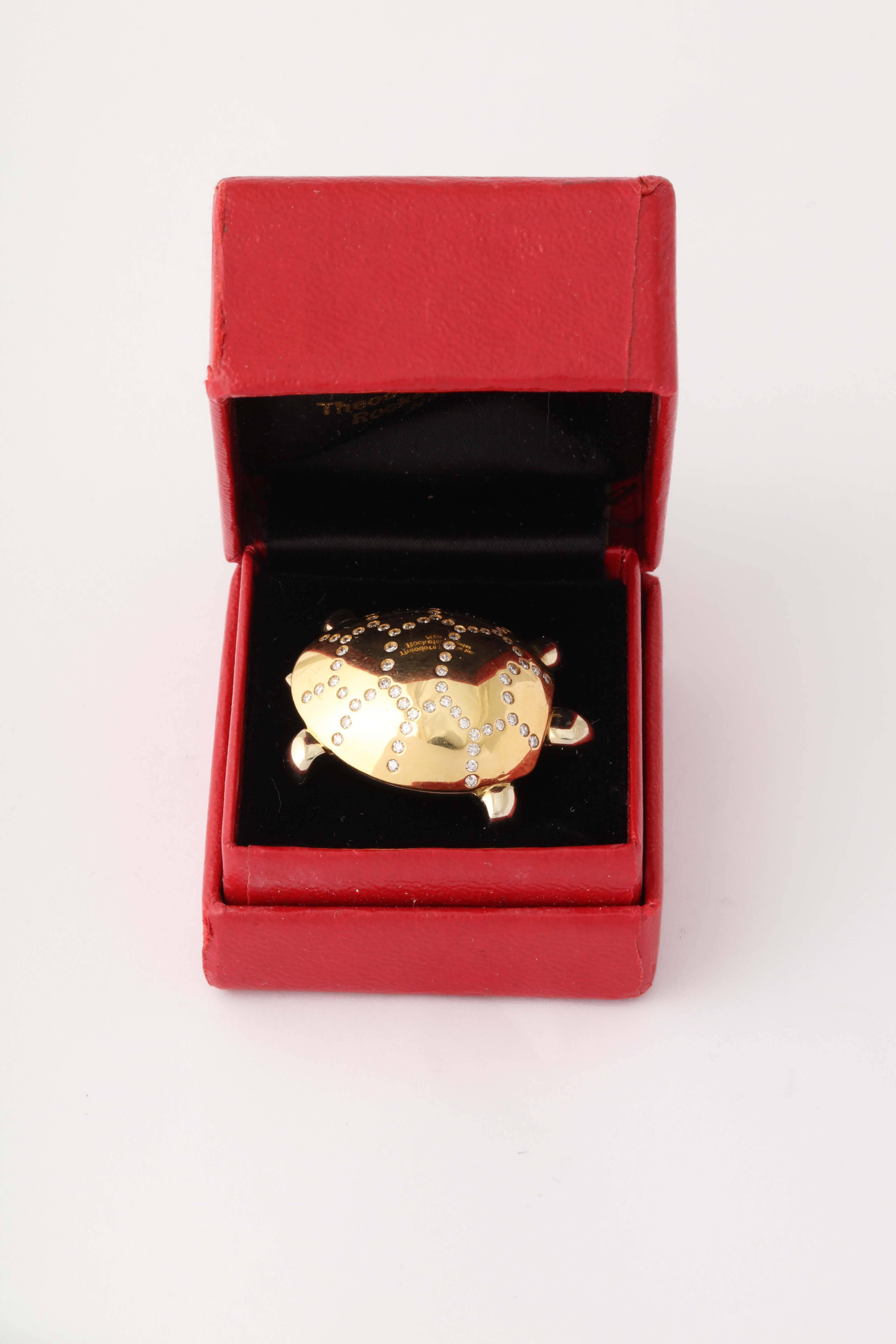 1990s GioCaroli  Figural diamond gold Turtle pin 3