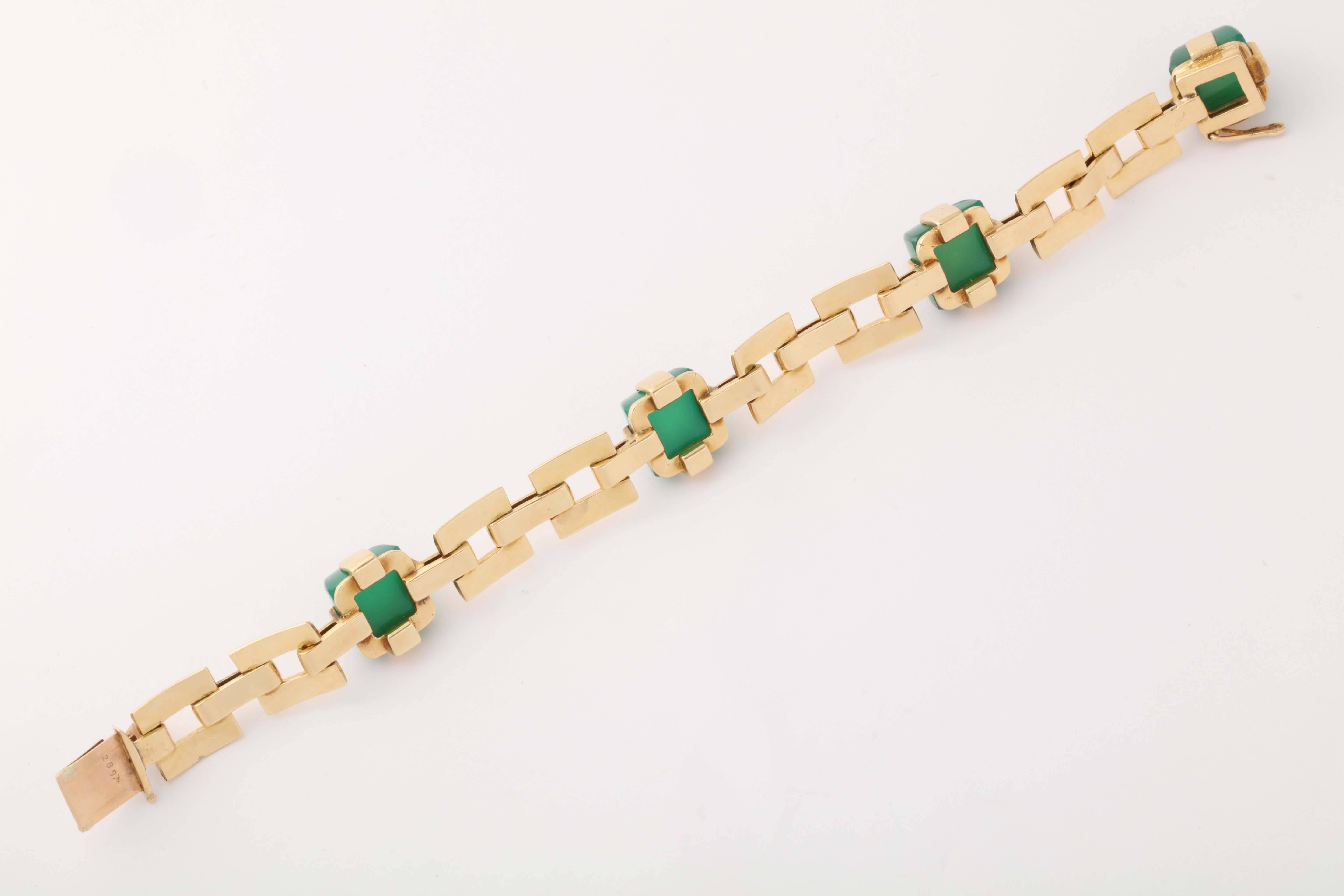 1930s French Sugar Loaf Cut Green Onyx Flexible Open Link Gold Bracelet 1