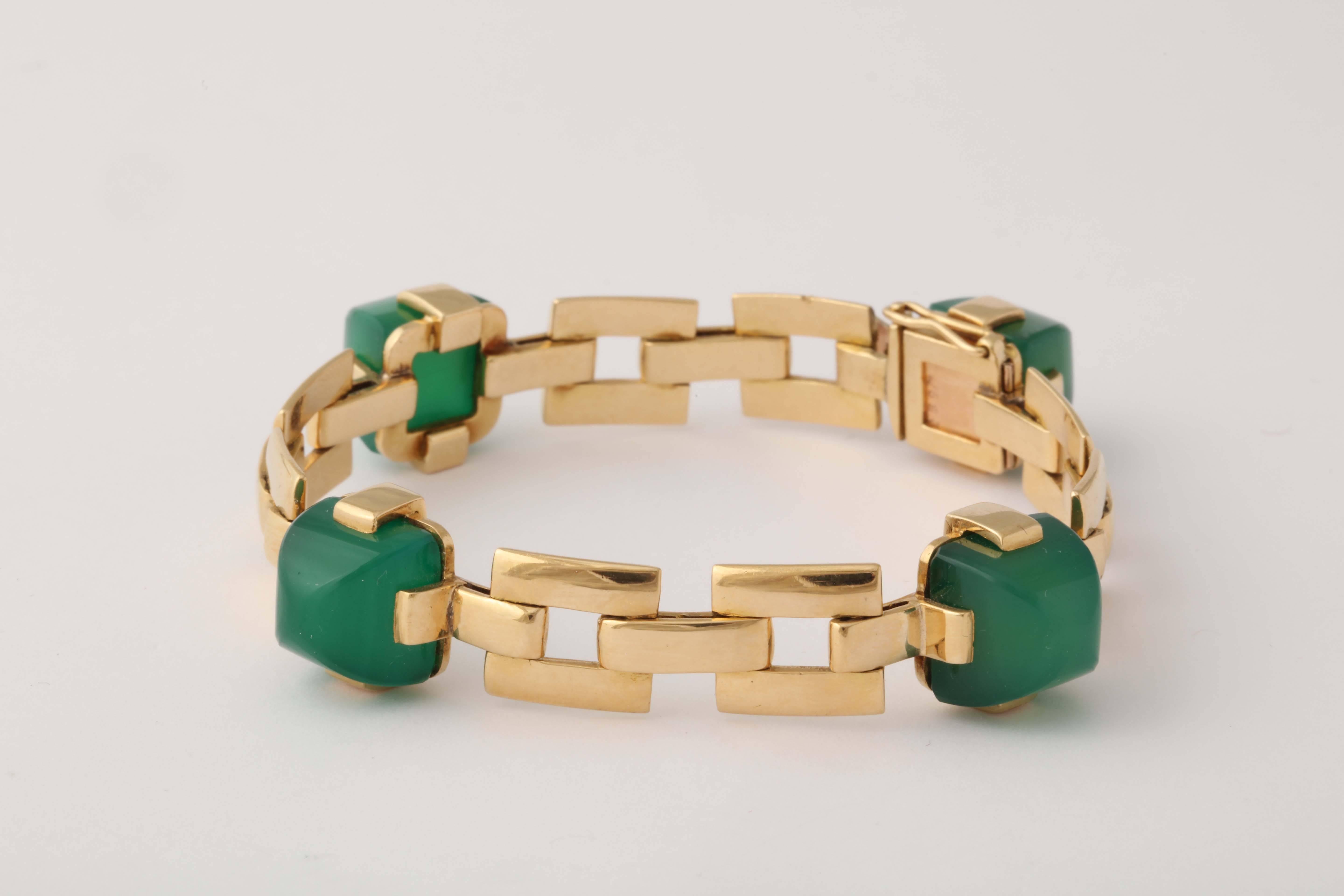 1930s French Sugar Loaf Cut Green Onyx Flexible Open Link Gold Bracelet 4