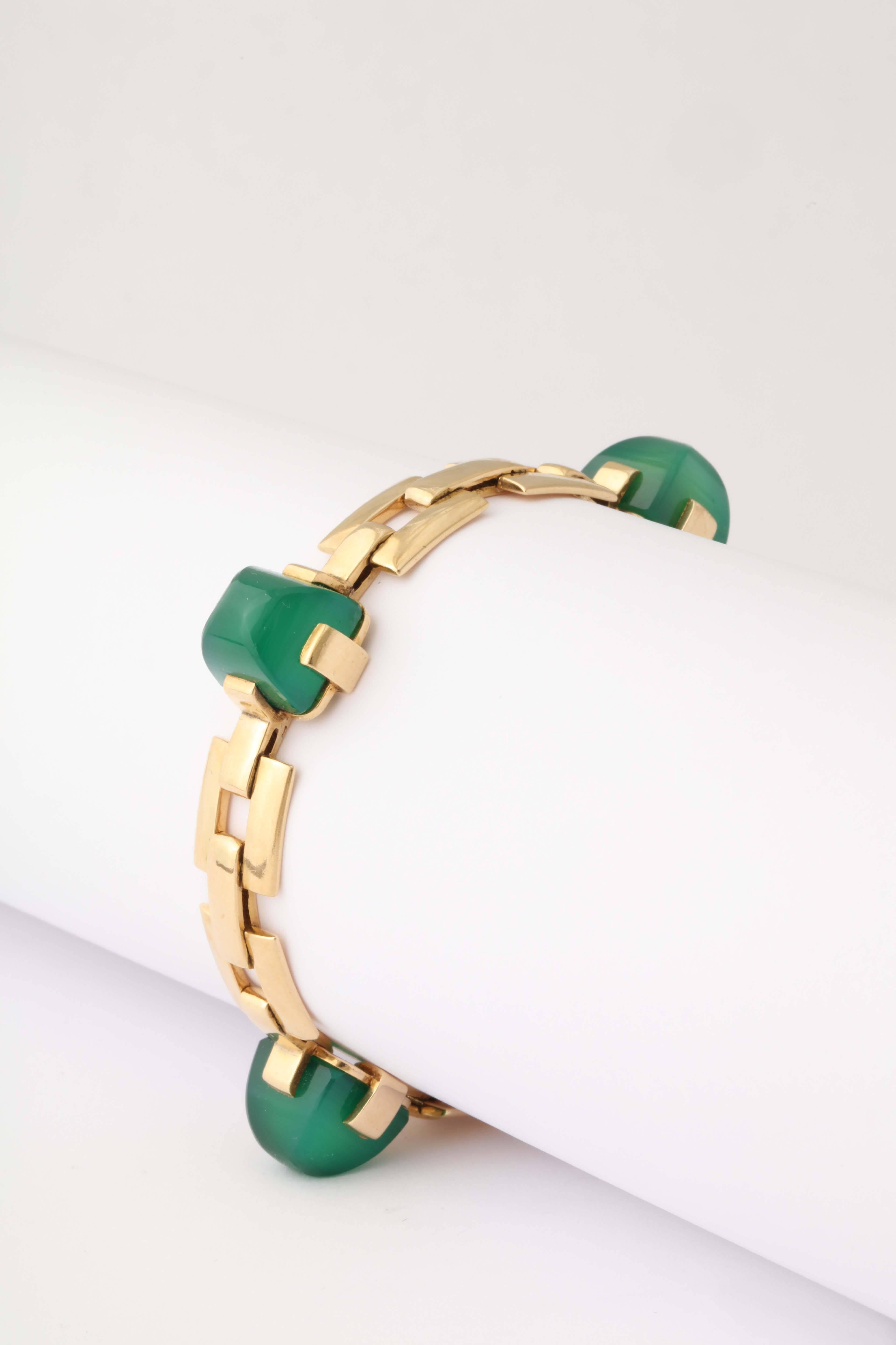 1930s French Sugar Loaf Cut Green Onyx Flexible Open Link Gold Bracelet 5