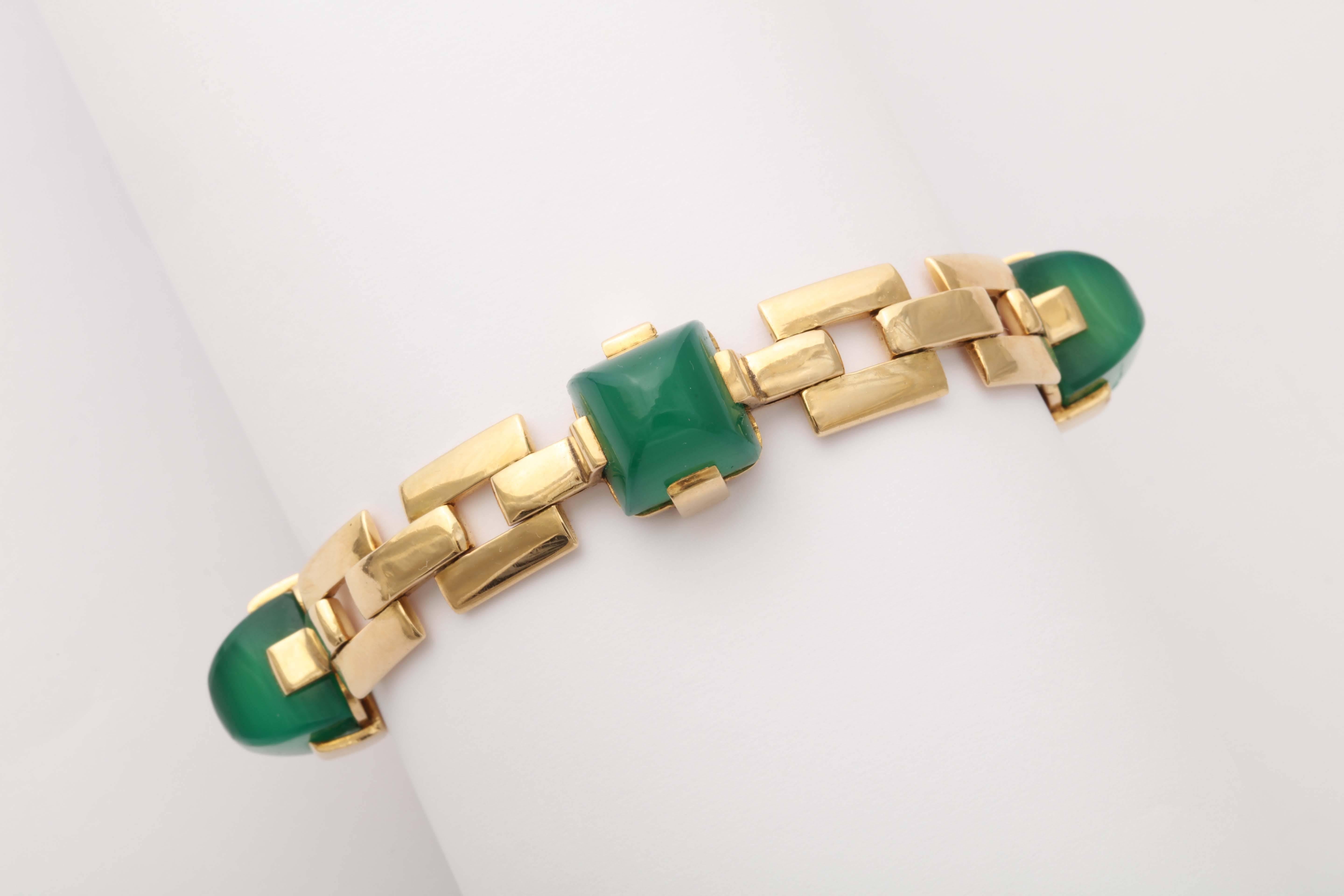 1930s French Sugar Loaf Cut Green Onyx Flexible Open Link Gold Bracelet 6