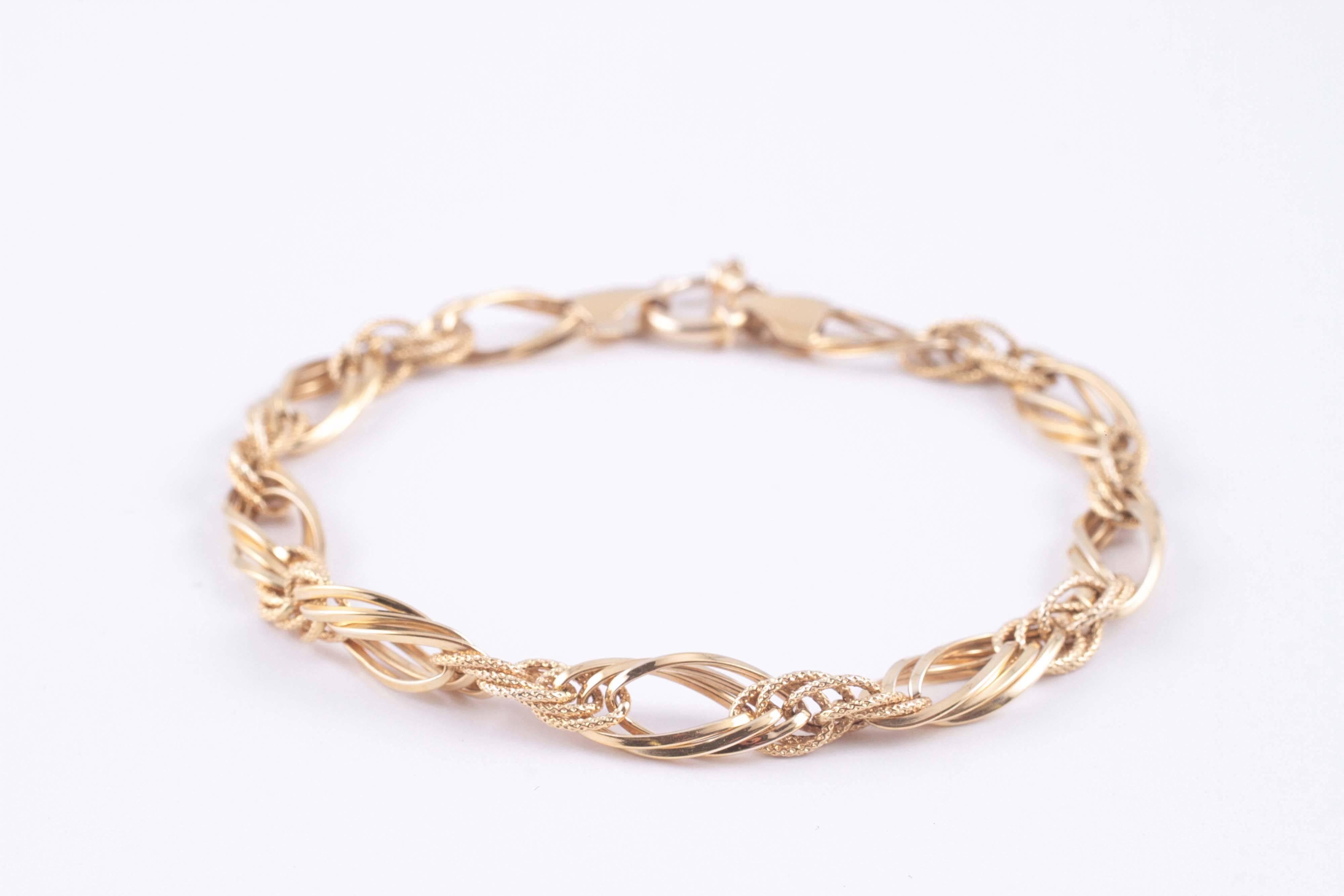 With interlocking textured and oval links.  Over-sized spring ring clasp makes it easy to get on and off!