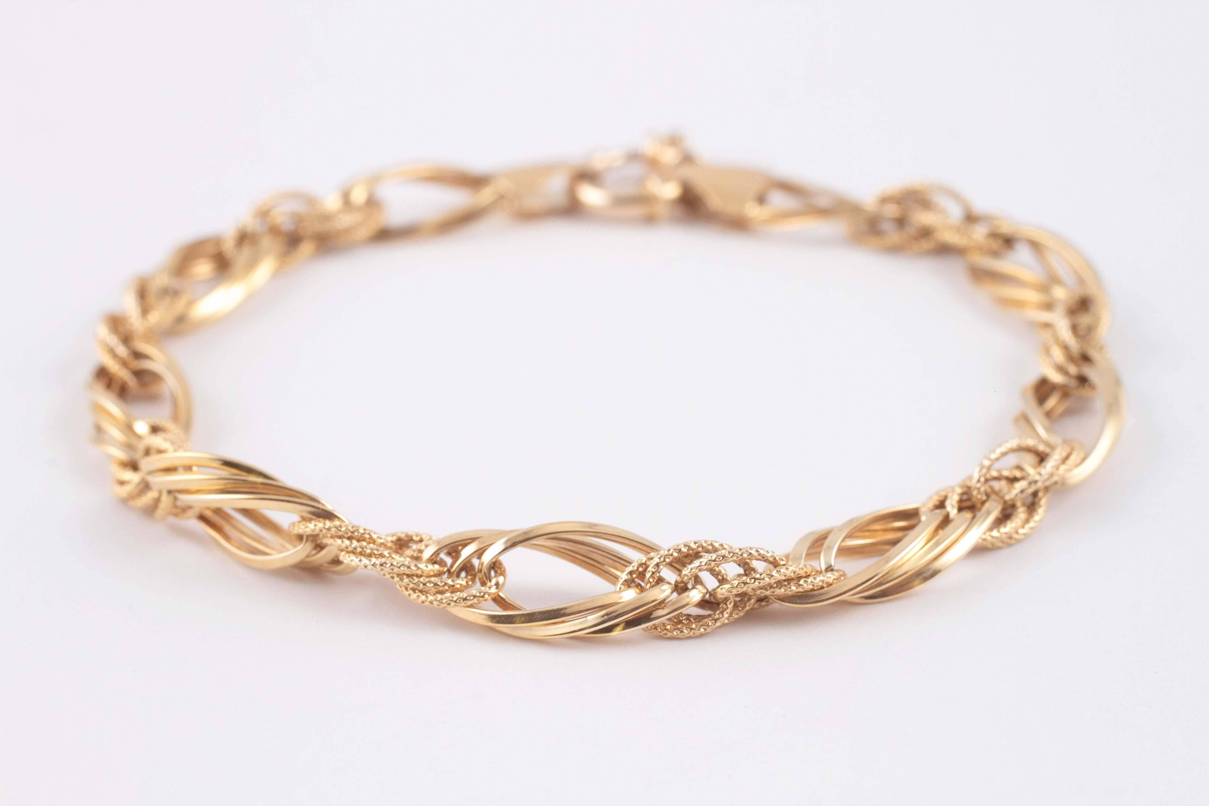 Lightweight Italian yellow gold bracelet In Excellent Condition In Dallas, TX
