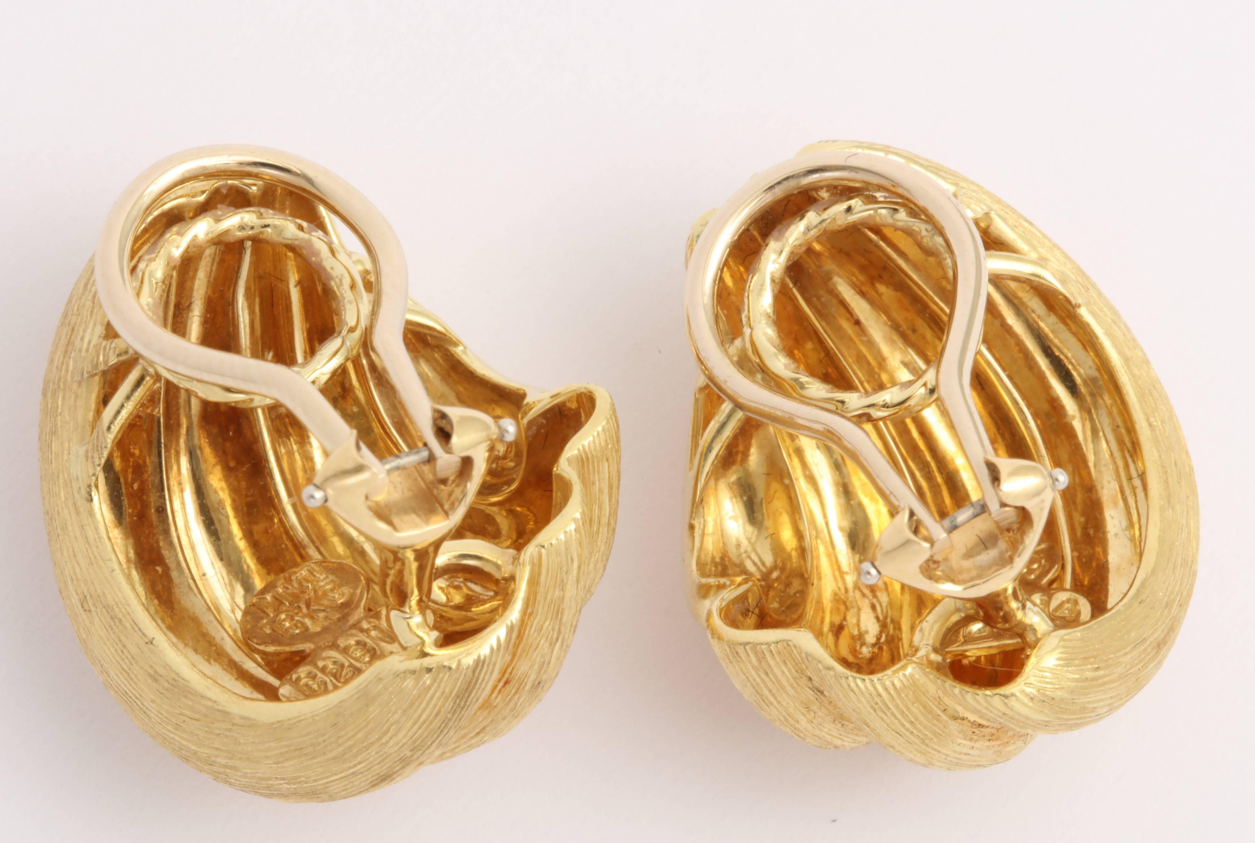 Dunay 18 Karat Clip on Earrings In Excellent Condition In New York, NY
