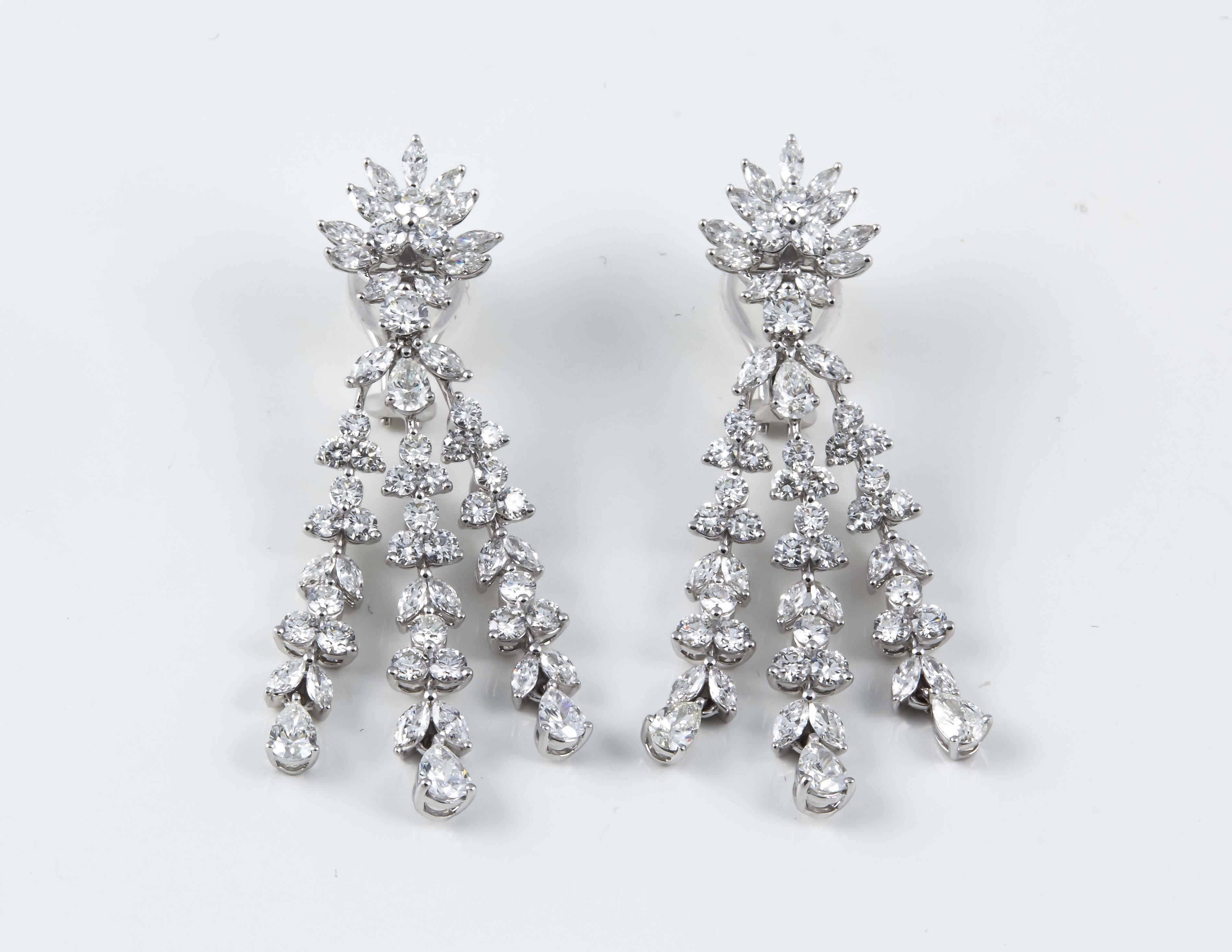 Women's Fabulous Diamond Gold Drop Earrings For Sale