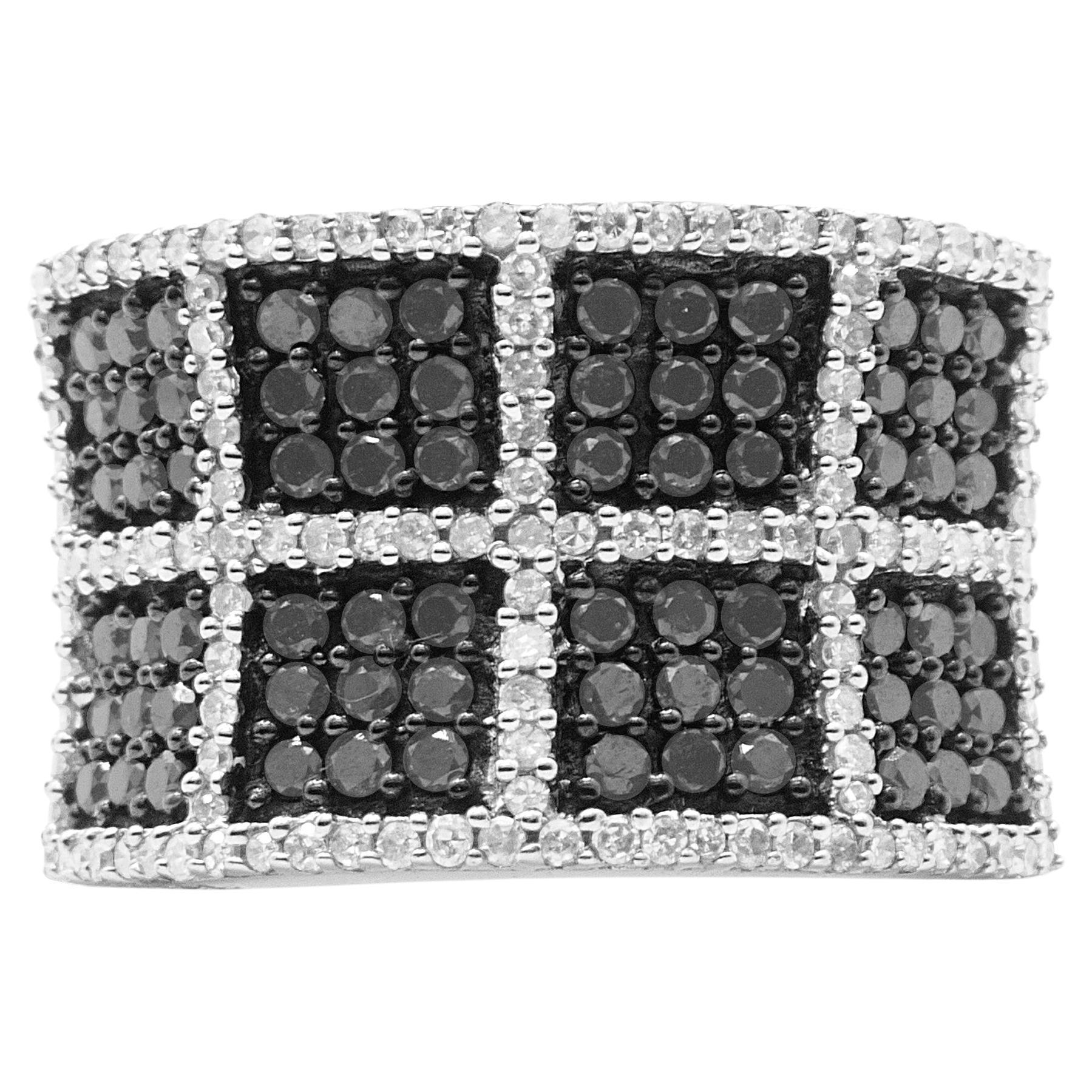 Anillo de Cóctel de Oro Blanco de 14K de 1 1/2 Cttw de Diamantes Blancos y Negros Tratados