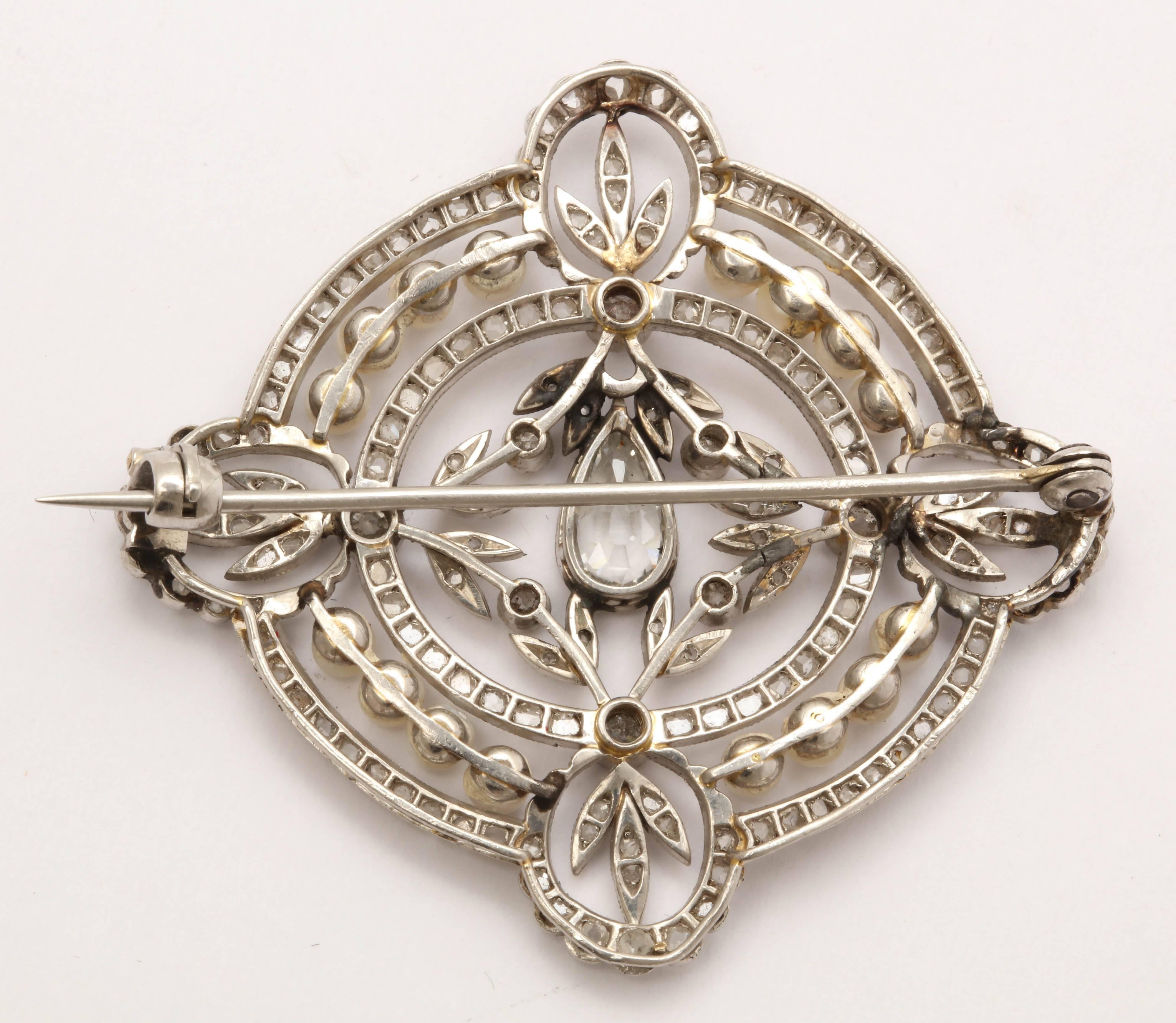Women's 1910 Edwardian Delicate And Reticulated Diamond With Pearls Platinum Brooch
