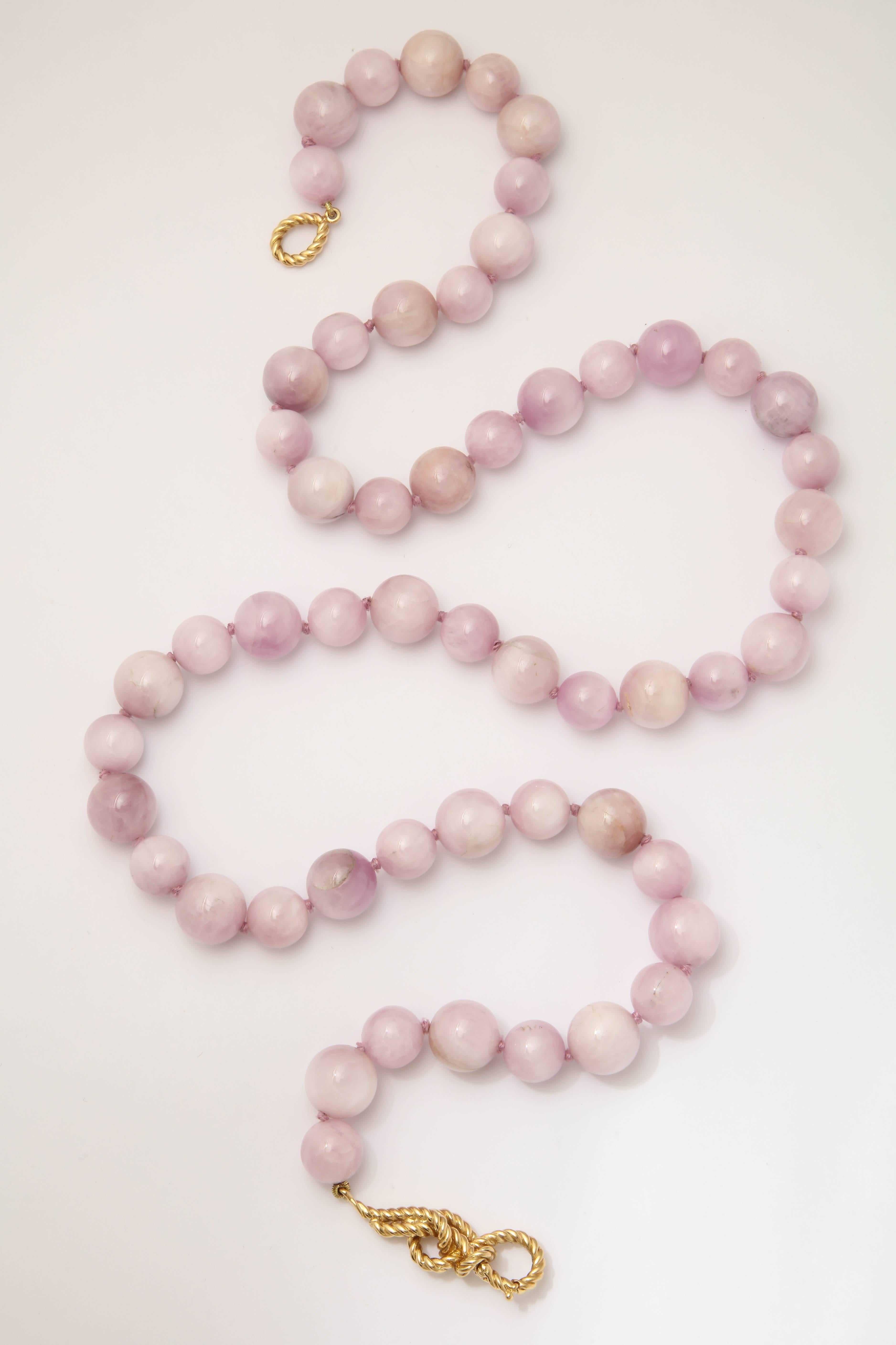 1980s Verdura Pastel Pink Kunzite Bal Necklace with Gold Textured Clasp 1