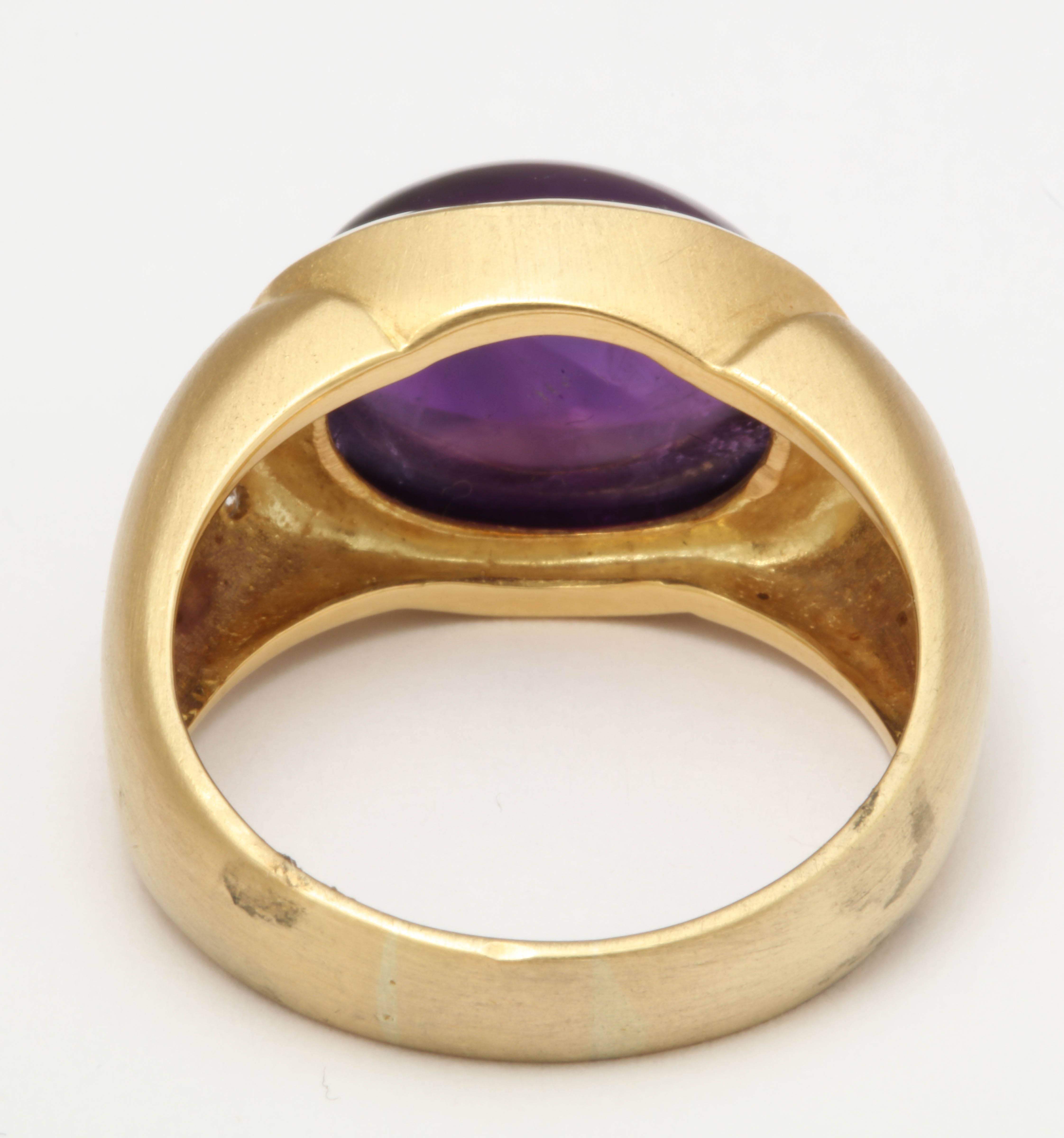 Women's or Men's Elegant Amethyst Cabochon Diamond Gold Ring For Sale