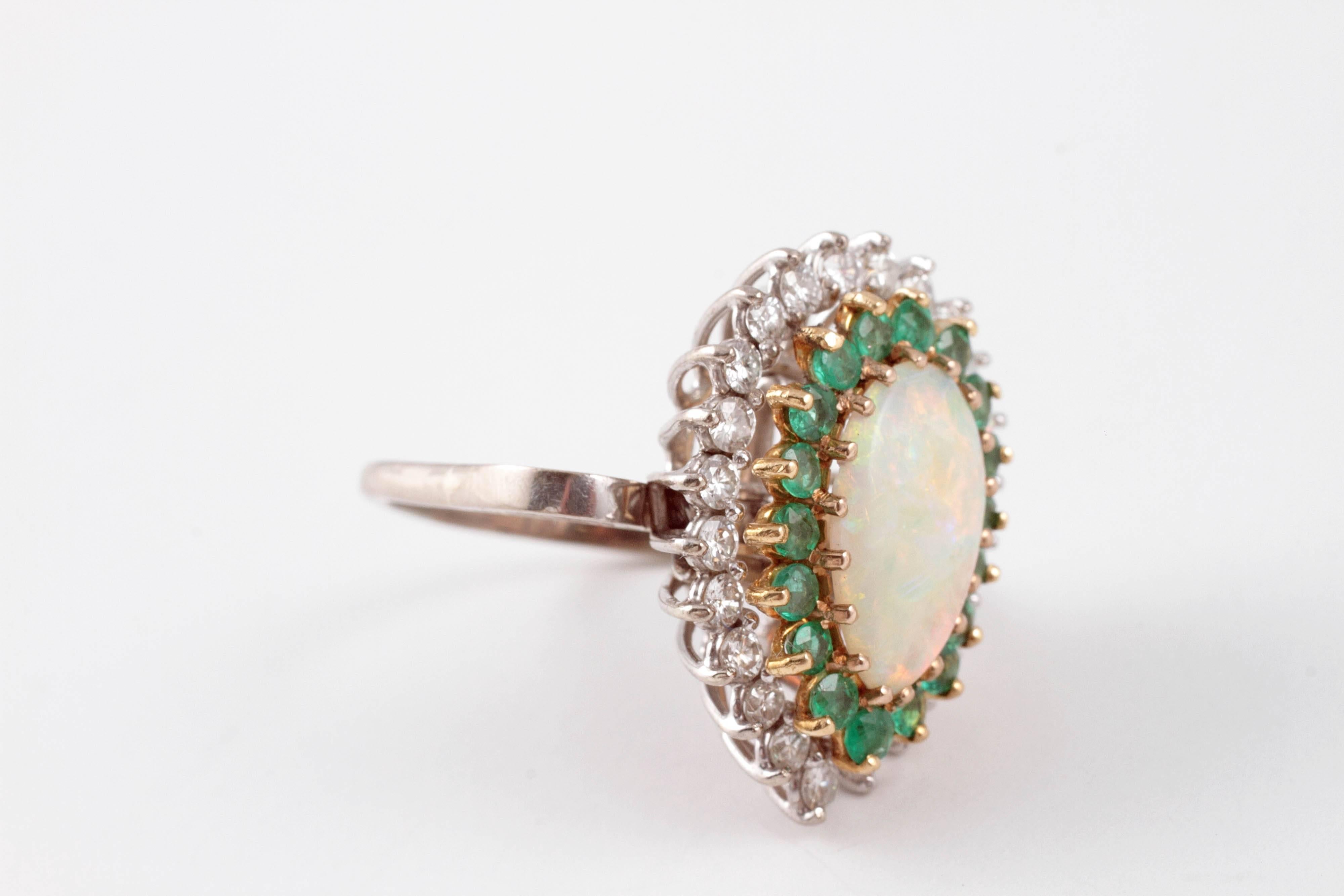 18 Karat White Gold Diamond Opal Emerald Ring-Dant 3