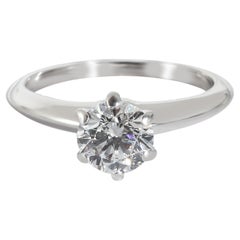 Tiffany
Co. Anillo de compromiso de diamantes en platino D IF 1.05 CTW