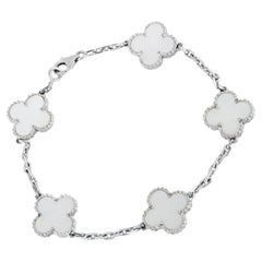 Van Cleef & Arpels, bracelet Alhambra en or blanc 18 carats à 5 motifs en nacre