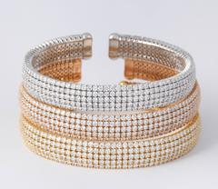 Trio de bracelets à manchettes en or blanc, jaune et or rose avec diamants