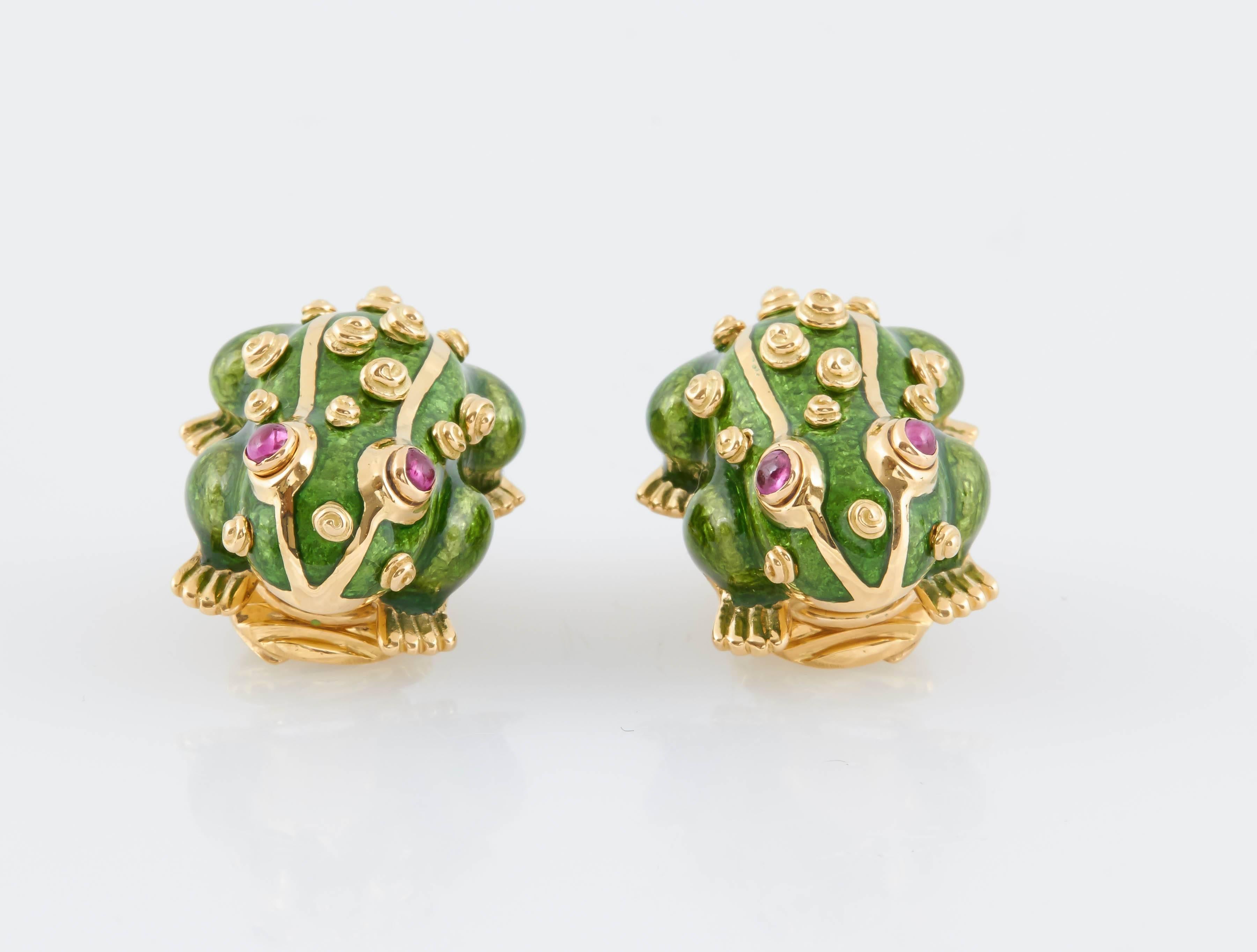 Women's David Webb Enamel Gold  Frog Earrings