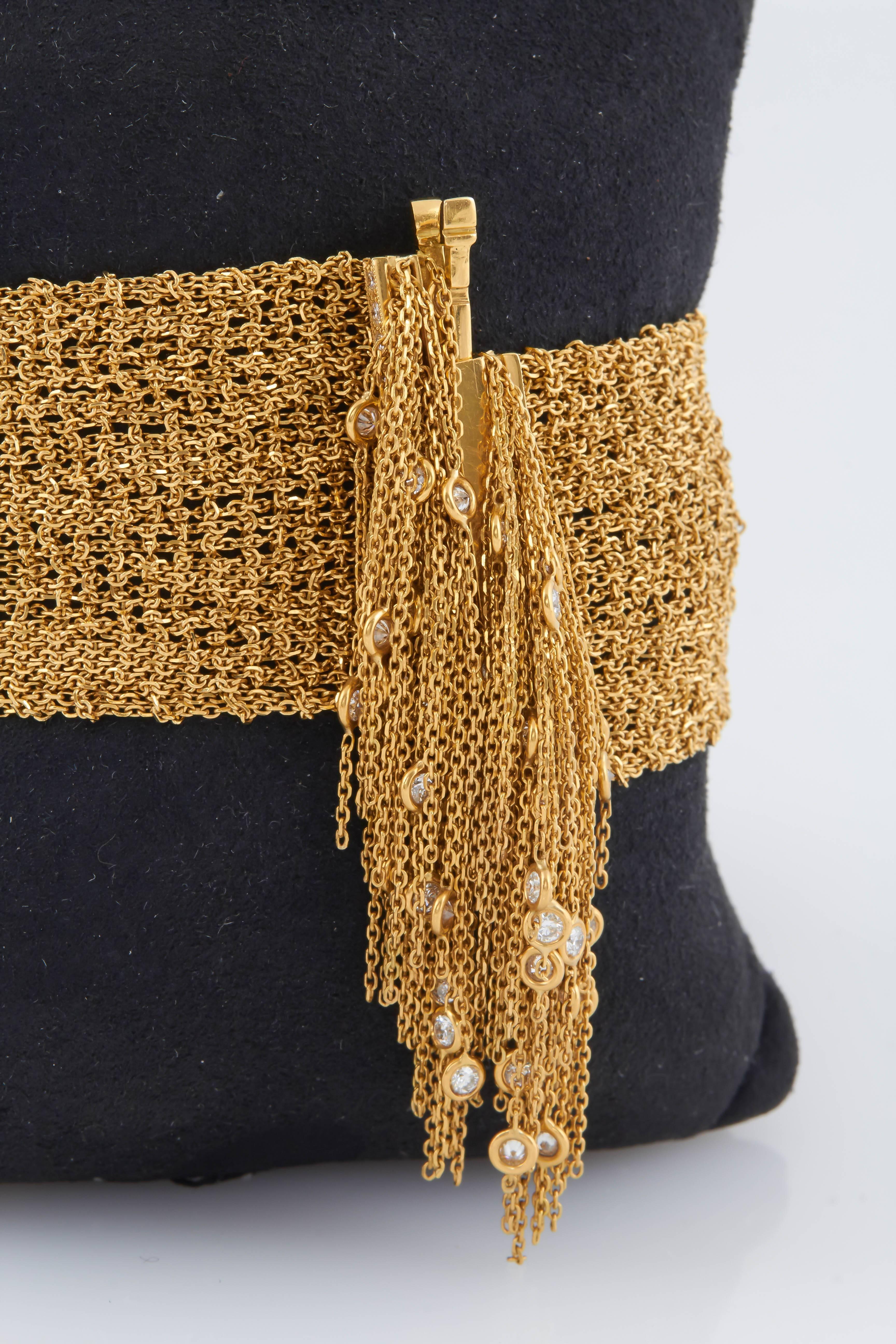 Boucheron Parure collier, bracelet et boucles d'oreilles écharpe Delilah en maille d'or en vente 7
