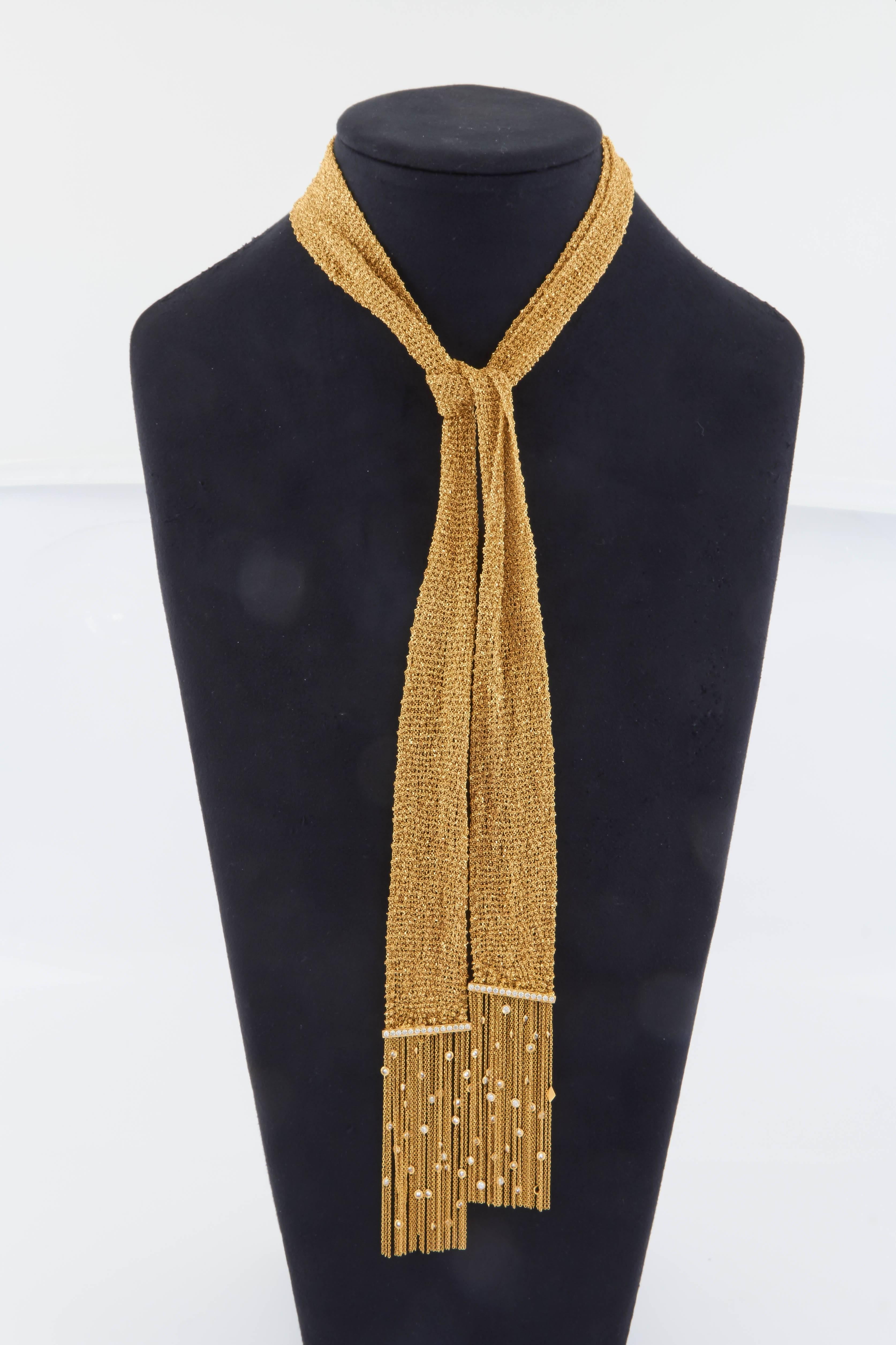 Boucheron Parure collier, bracelet et boucles d'oreilles écharpe Delilah en maille d'or Pour femmes en vente