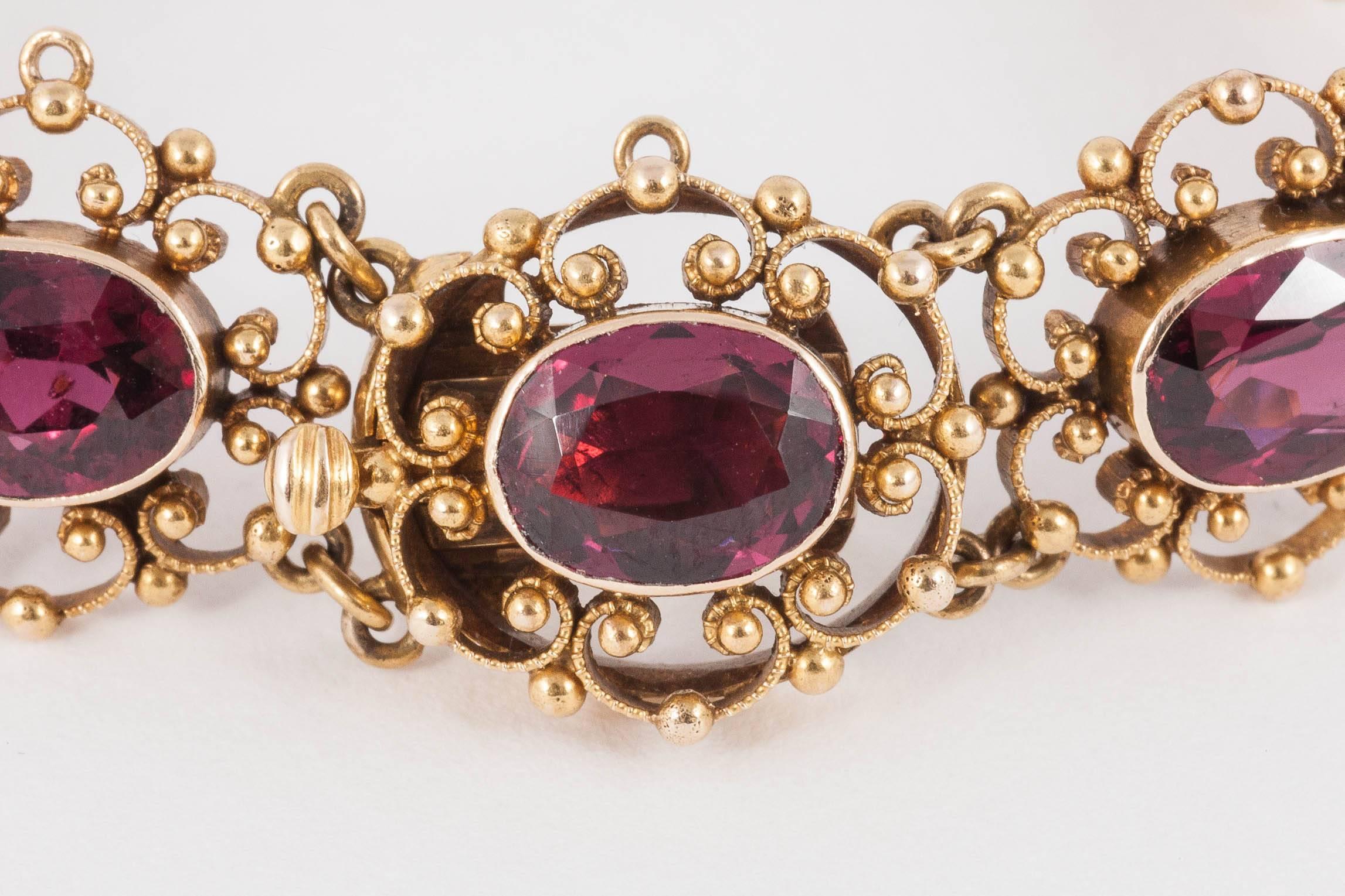 Edwardian Gold and Garnet Bracelet In Excellent Condition For Sale In London, GB
