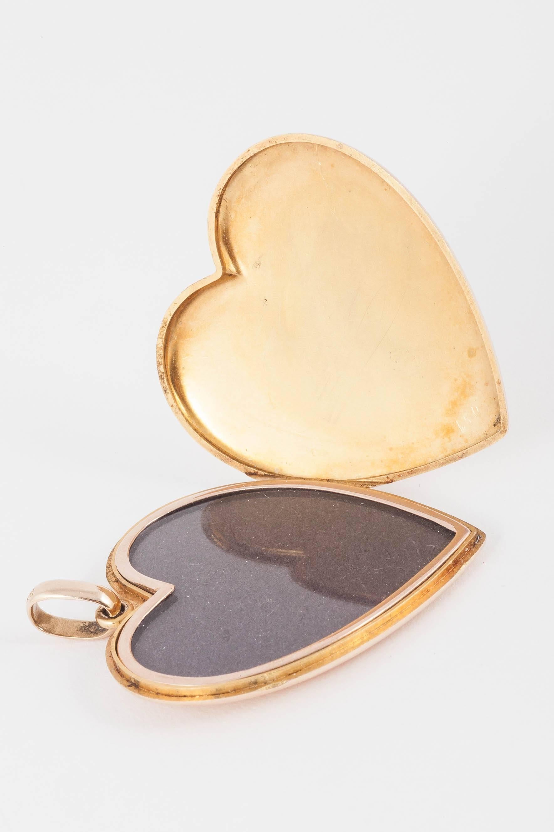 Victorian Heart Double Locket in 15 Carat Gold For Sale 1