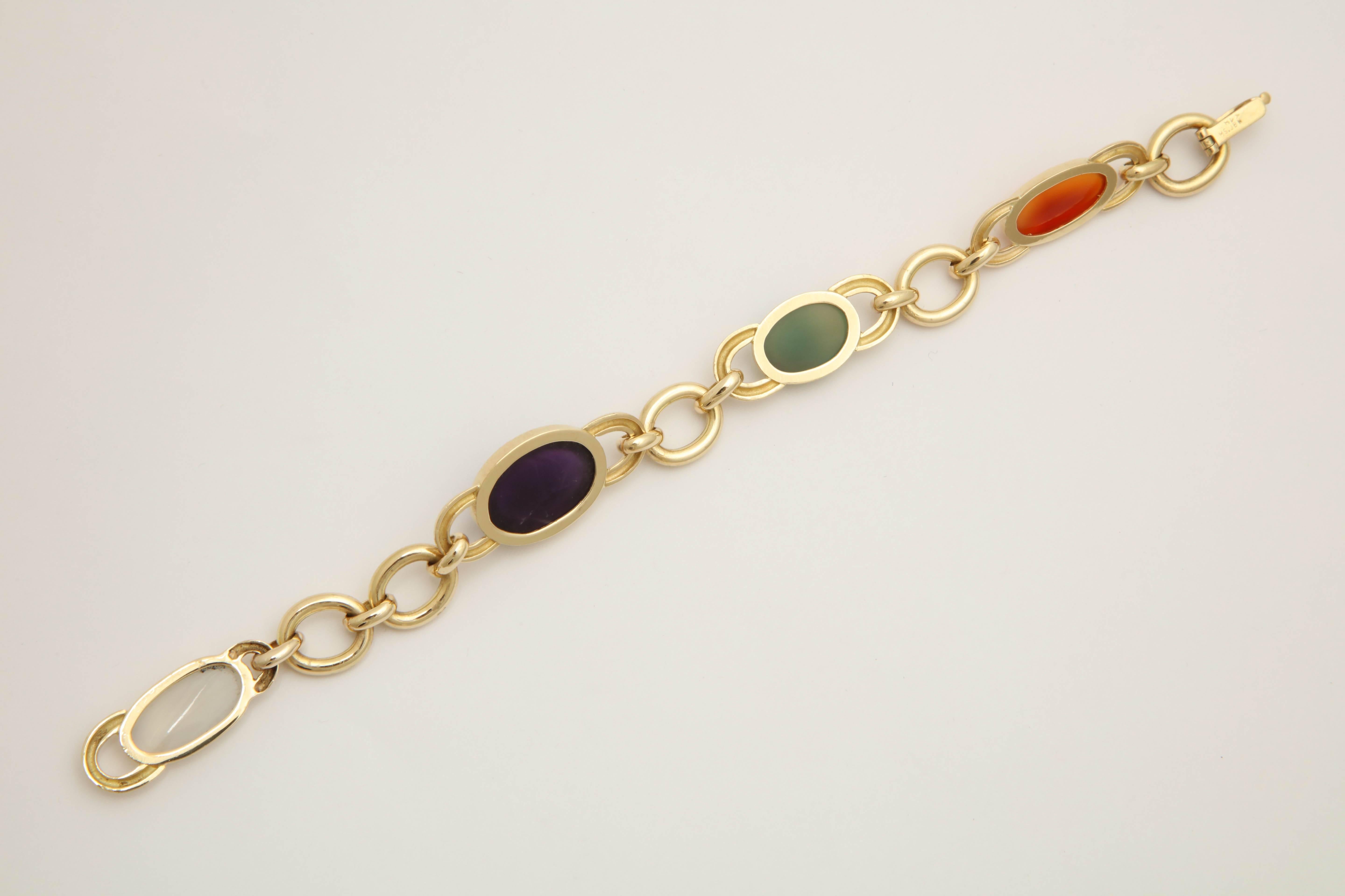 1960s Bezel Set Moonstone, Jade, Carnelian with Amethyst Gold Link Bracelet In Excellent Condition In New York, NY